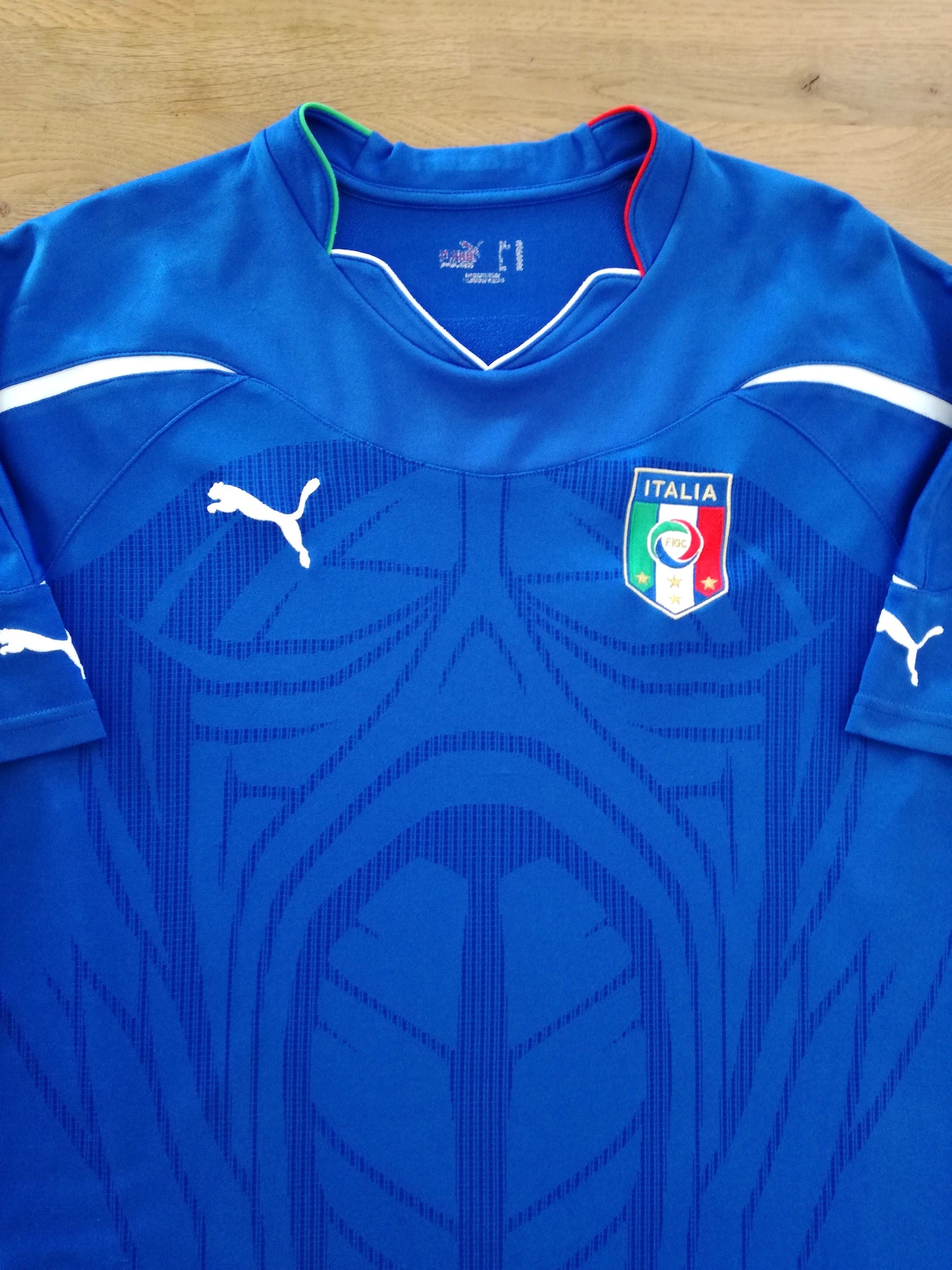 2010/11 Italy Home Football Shirt Old Classic Puma Soccer Jersey