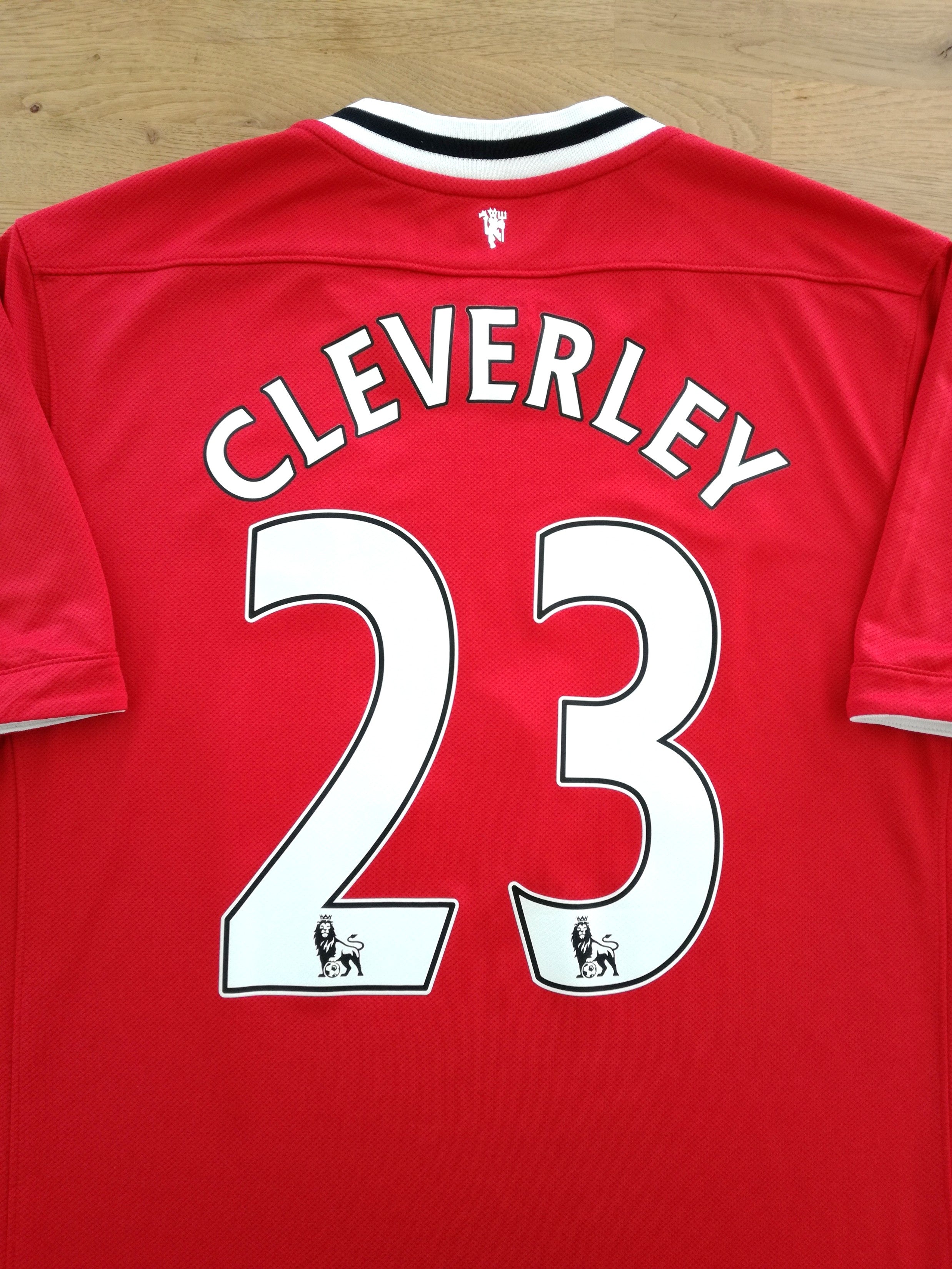 2011/12 Man Utd Home Premier League Football Shirt Cleverly #23