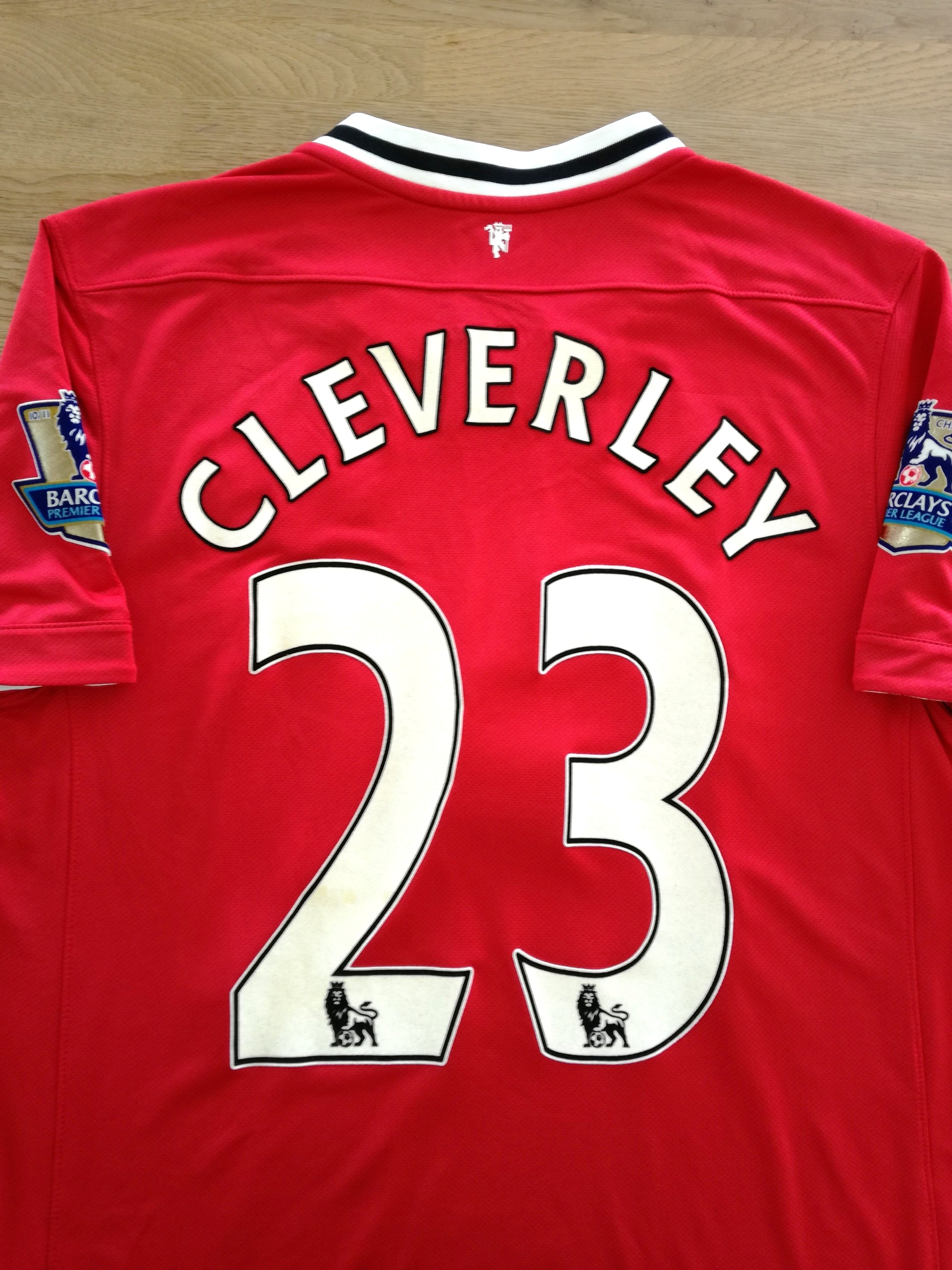2011/12 Man Utd Home Premier League Football Shirt Cleverly #23