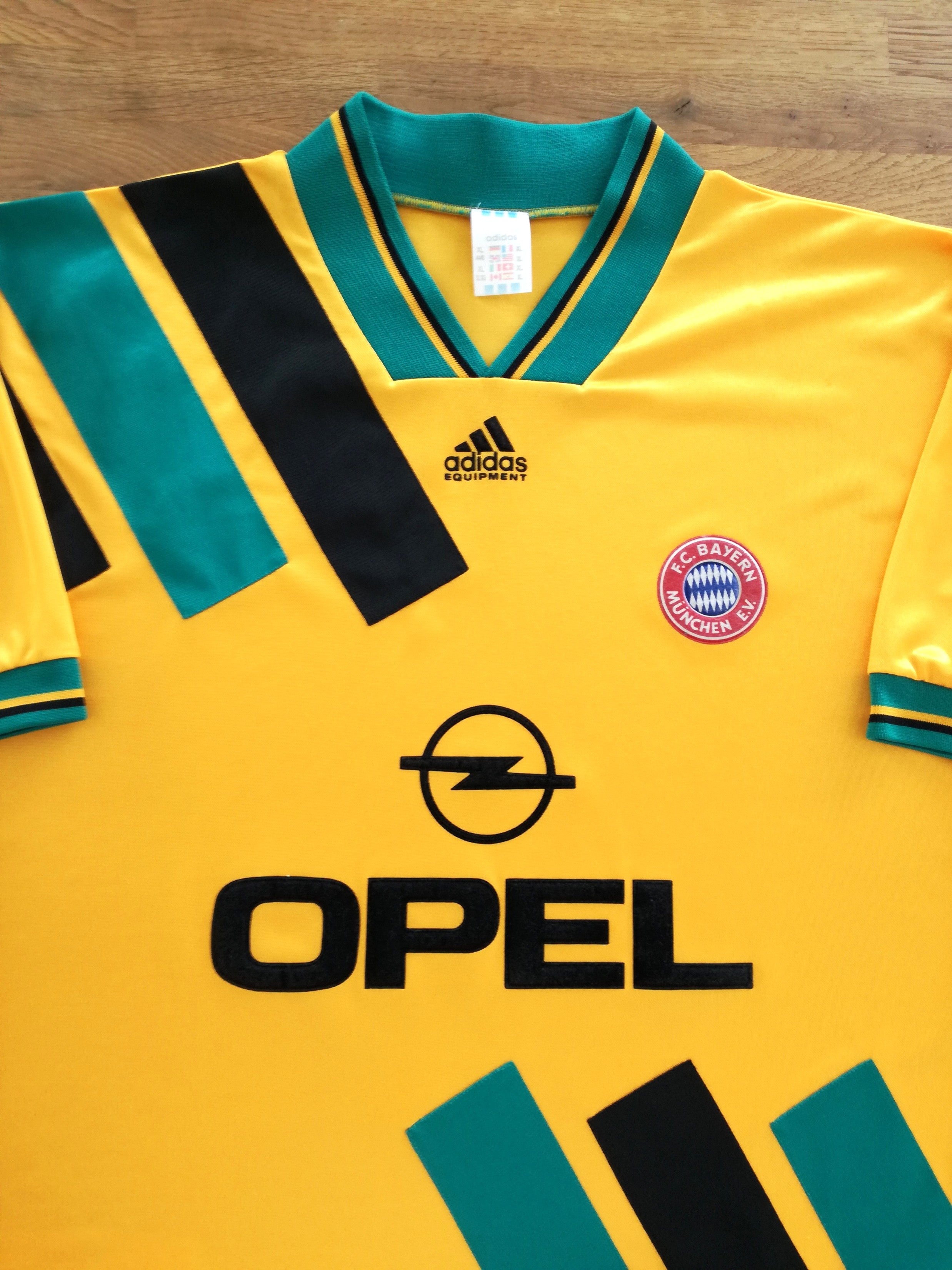 1993/94 Bayern Munich Away Football Shirt