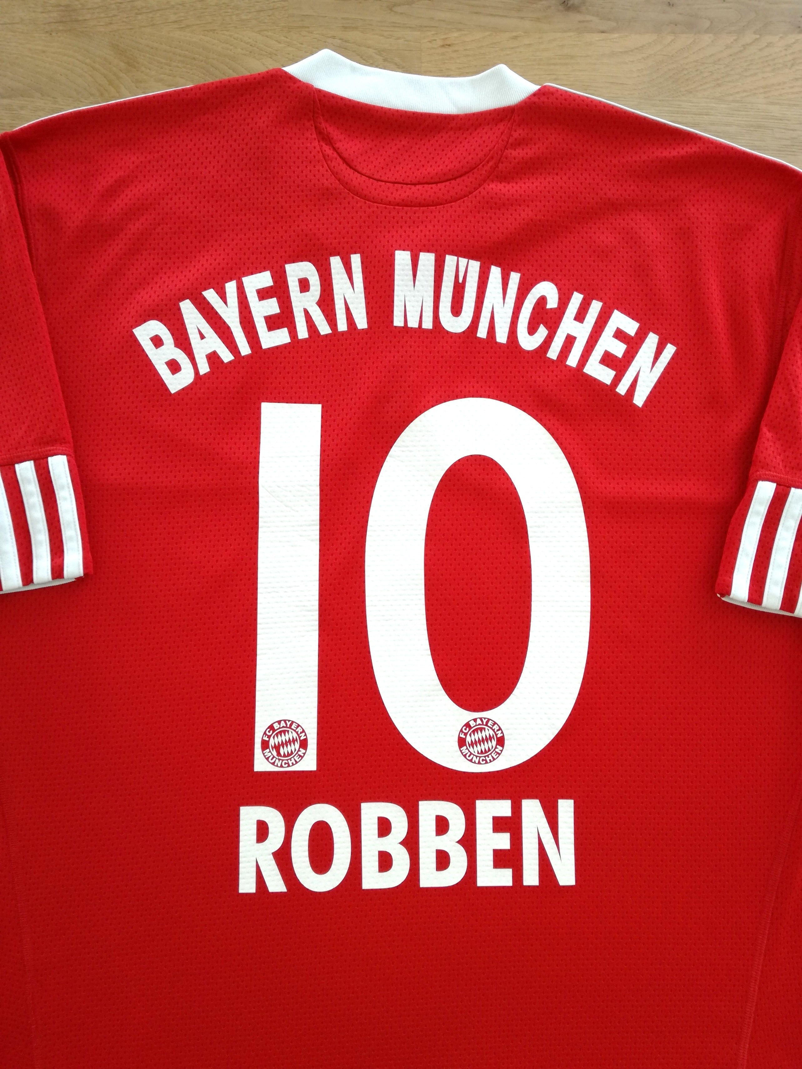 2009/10 Bayern Munich Home Football Shirt Robben #10
