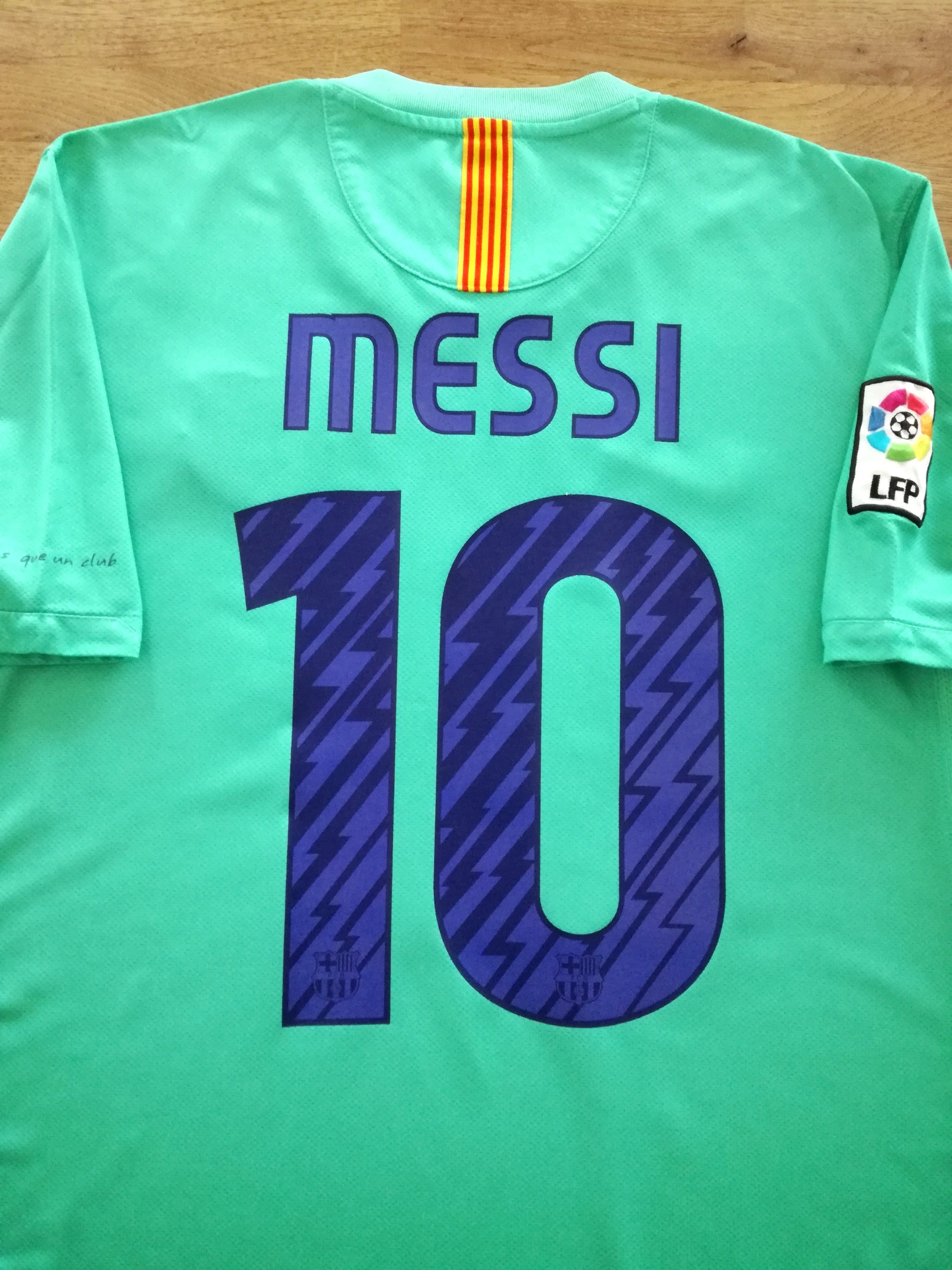 2010/11 Barcelona Away La Liga Football Shirt Messi #10