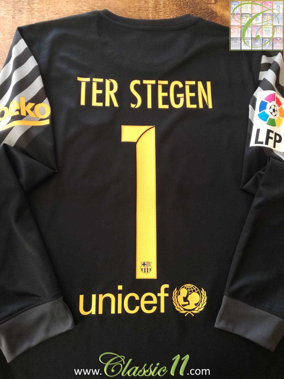 2015/16 Barcelona Goalkeeper La Liga Football Shirt Ter Stegen #1 (S)
