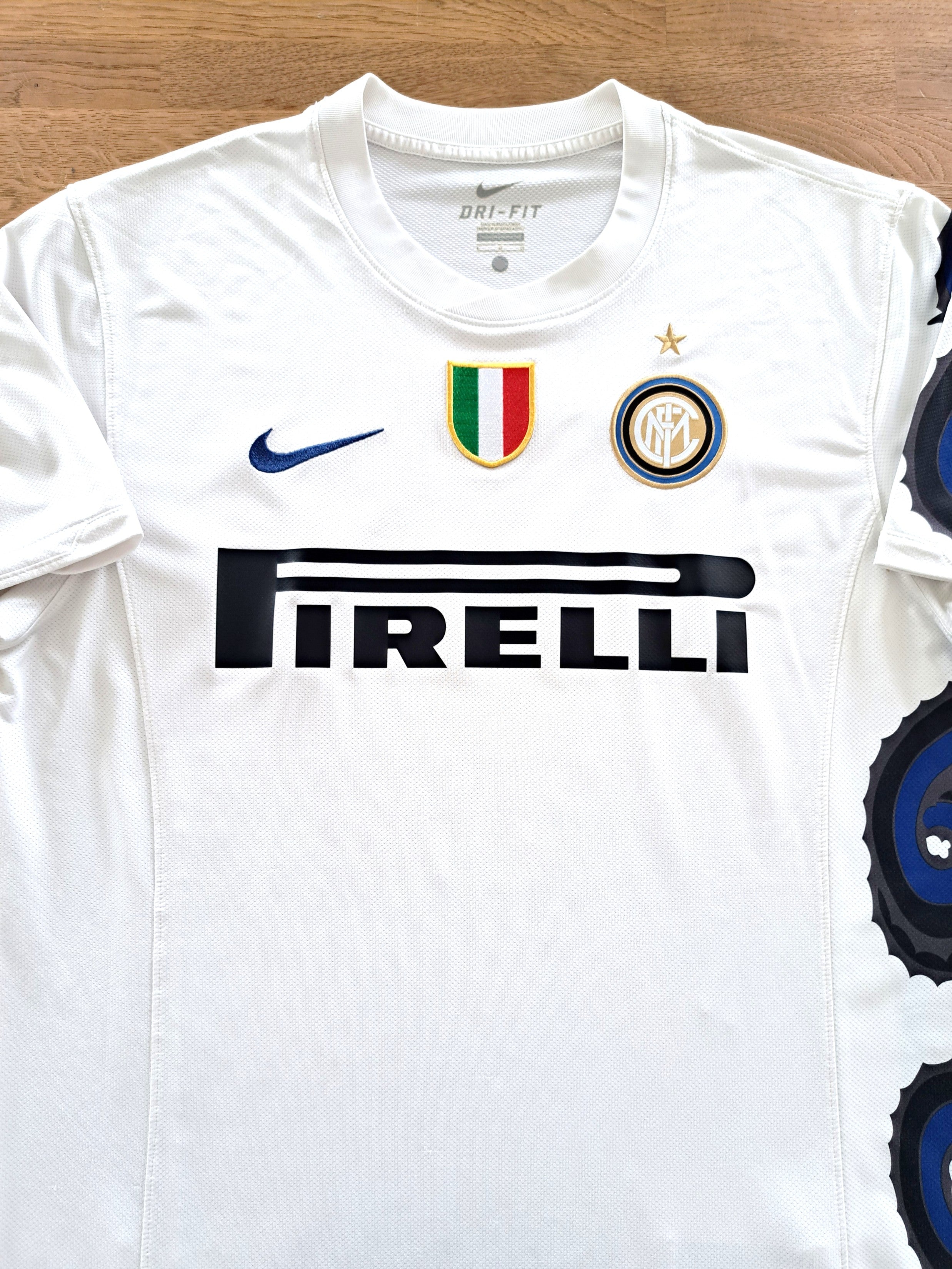 2010/11 Internazionale Away 'Serie A' Football Shirt