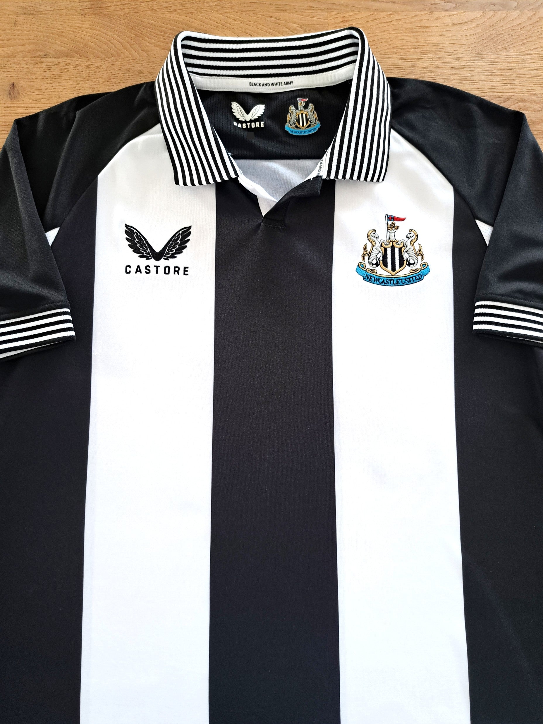 2021/22 Newcastle Utd 'Retro' Football Shirt