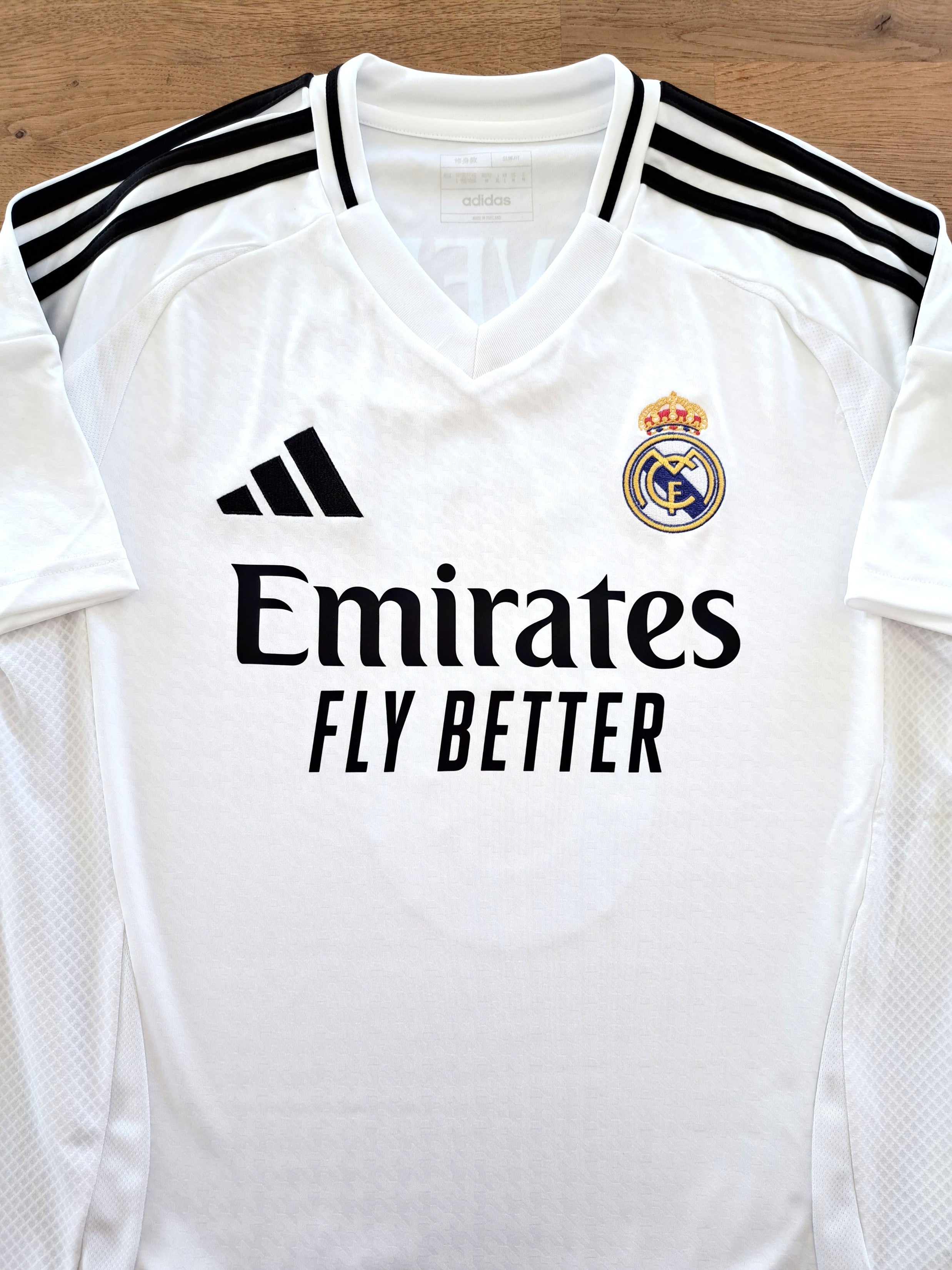 Real Madrid Home Football Shirt Valverde #8 (M)