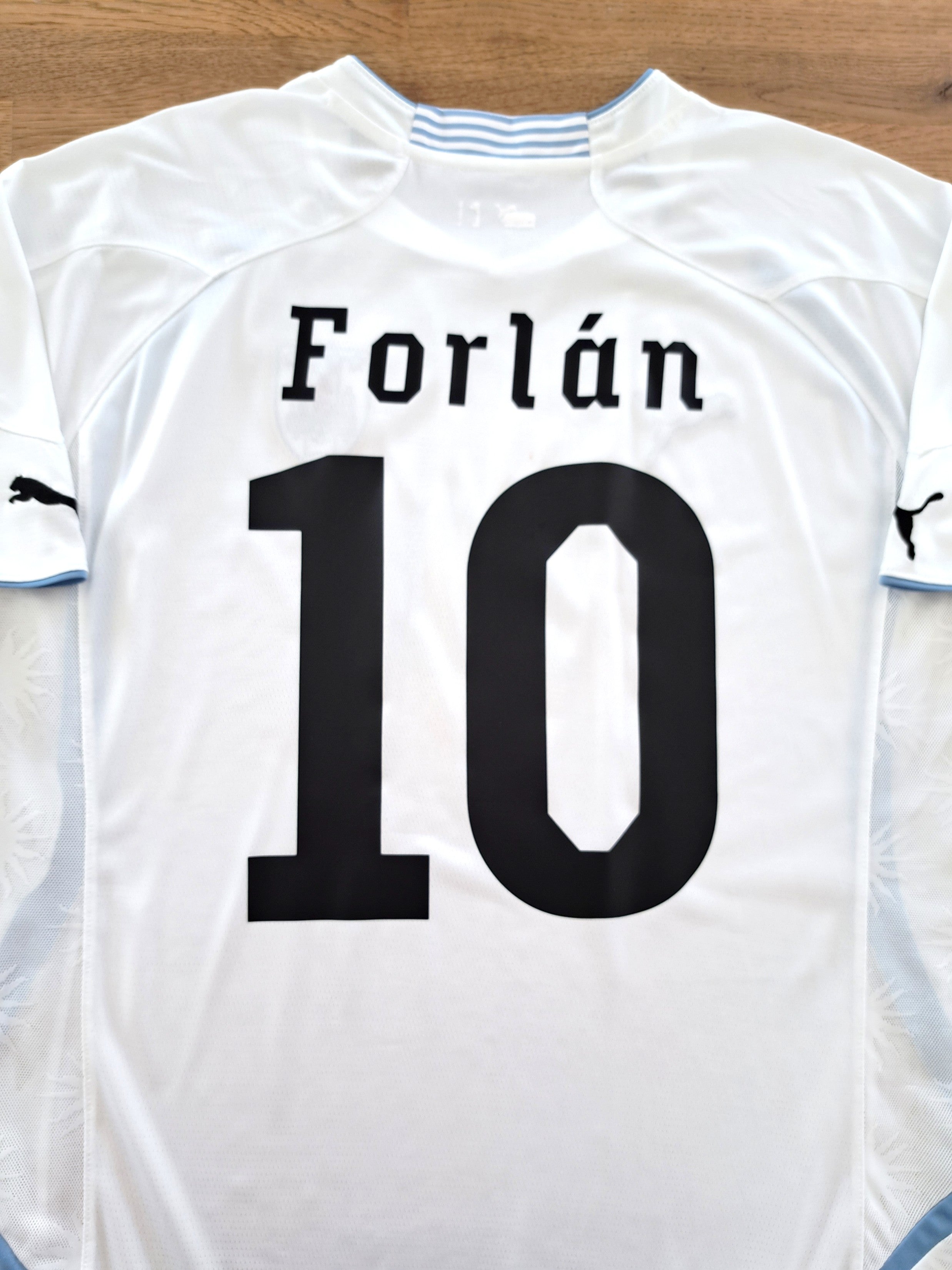 2010/11 Uruguay Away Football Shirt Forlan #10