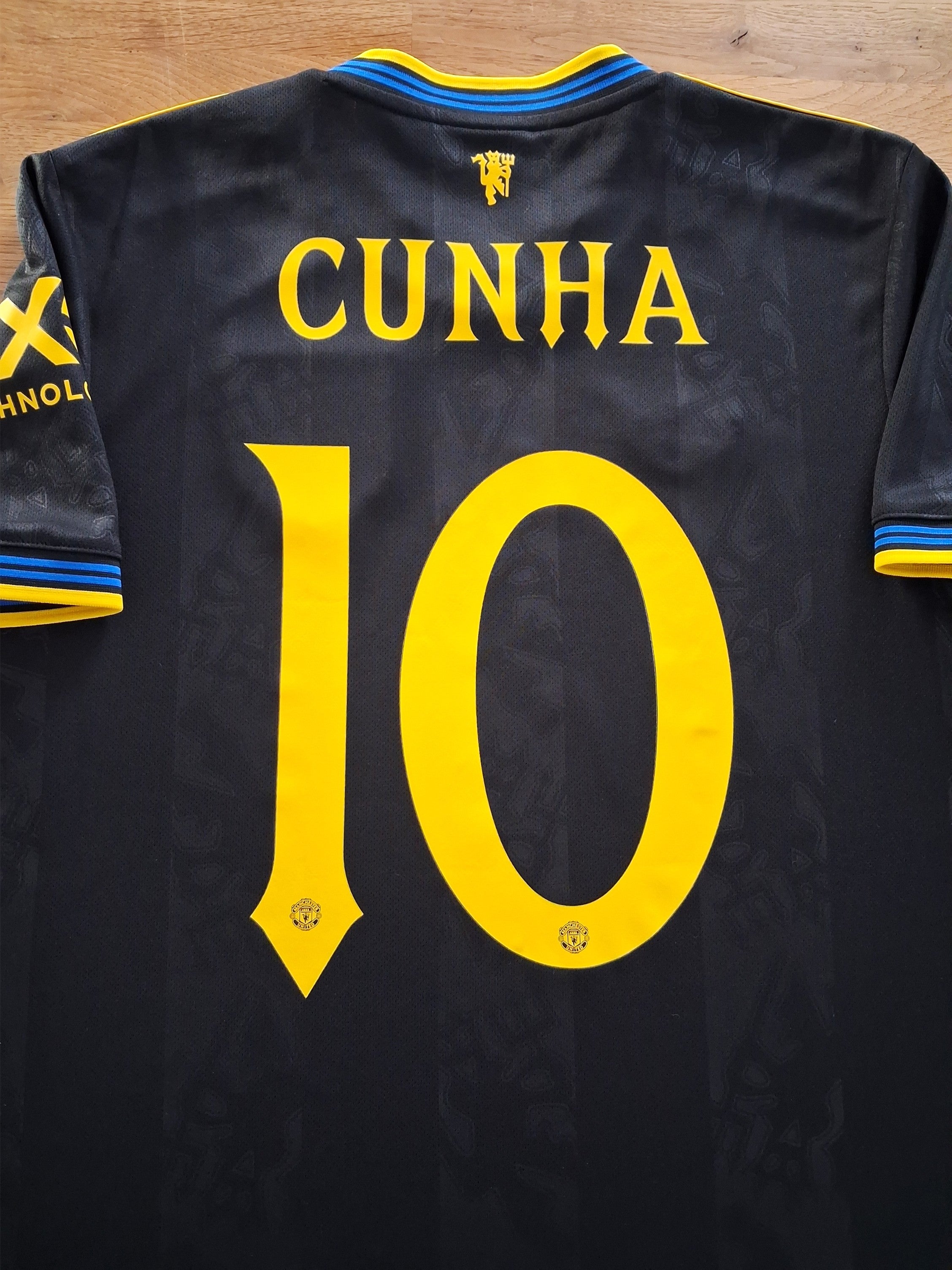2025/25 Man Utd 3rd Football Shirt Cunha #10