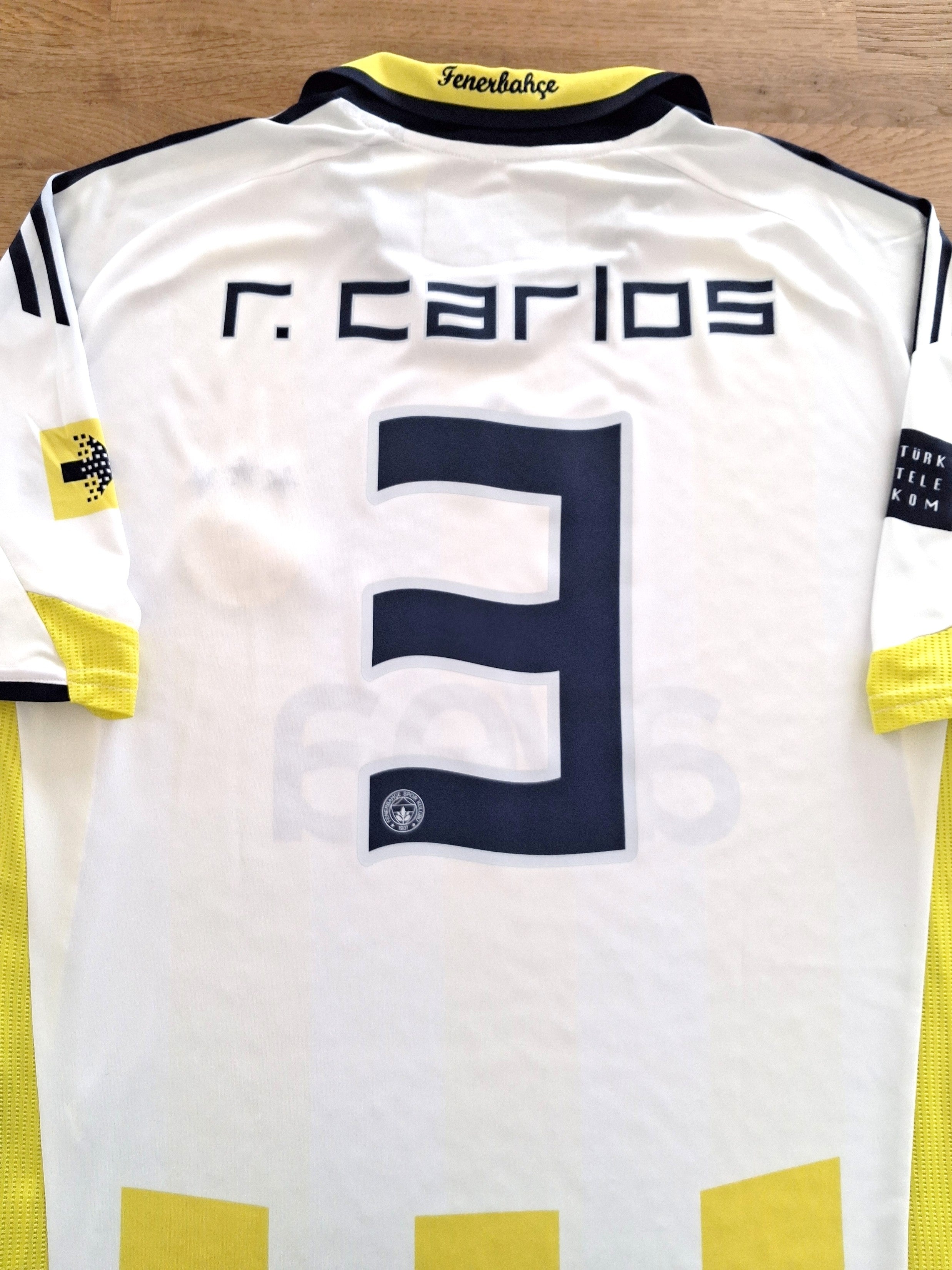 2009/10 Fenerbahçe Away Football Shirt R. Carlos #3