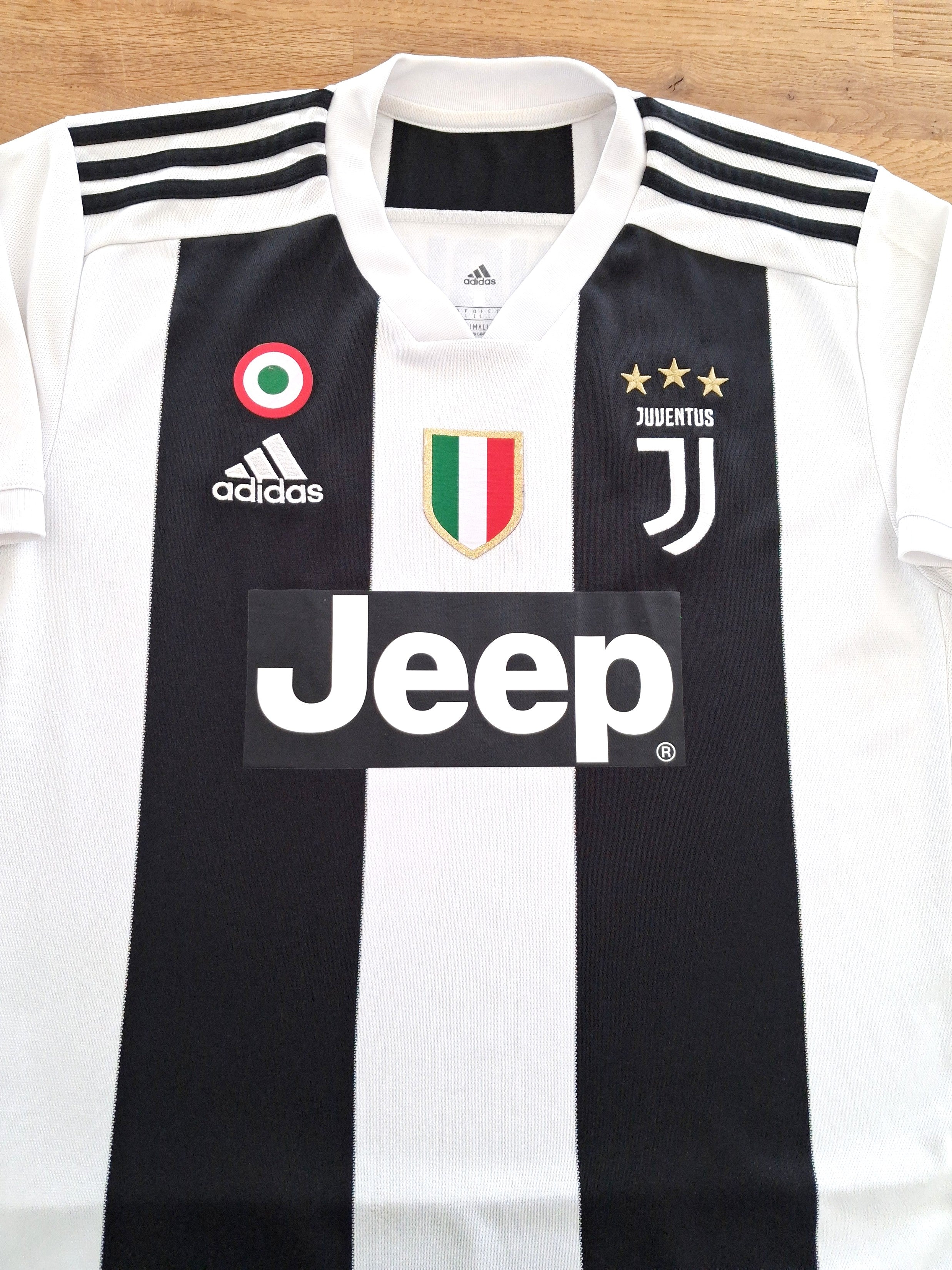 2018/19 Juventus Home Football Shirt Ronaldo