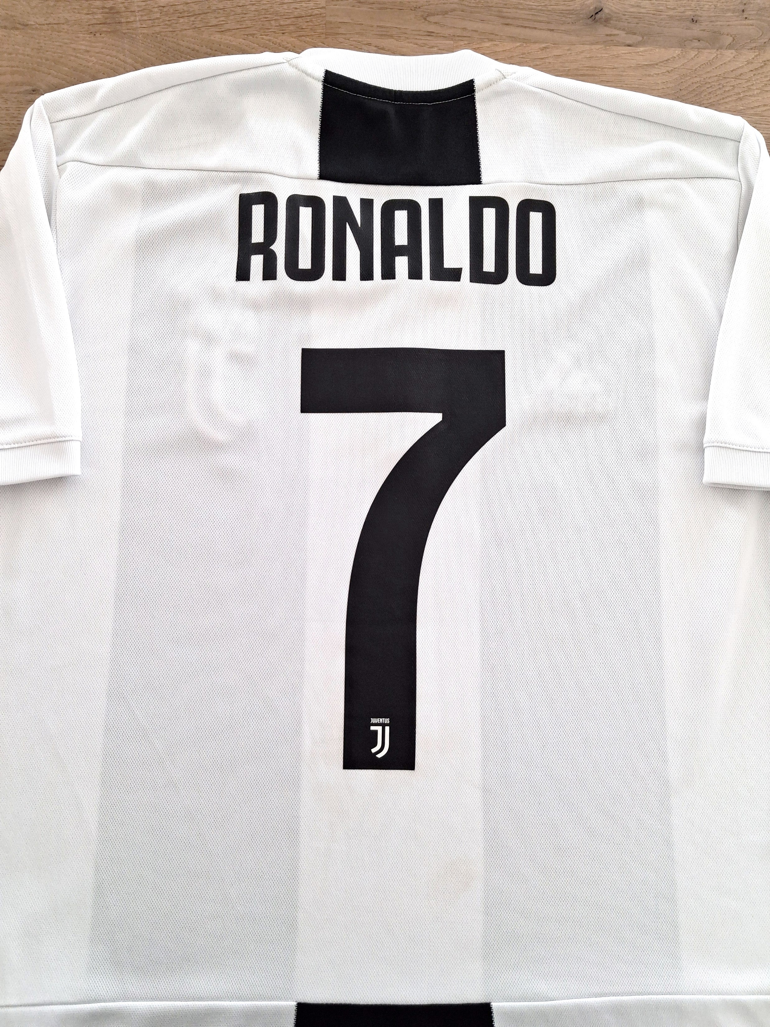 2018/19 Juventus Home Football Shirt Ronaldo