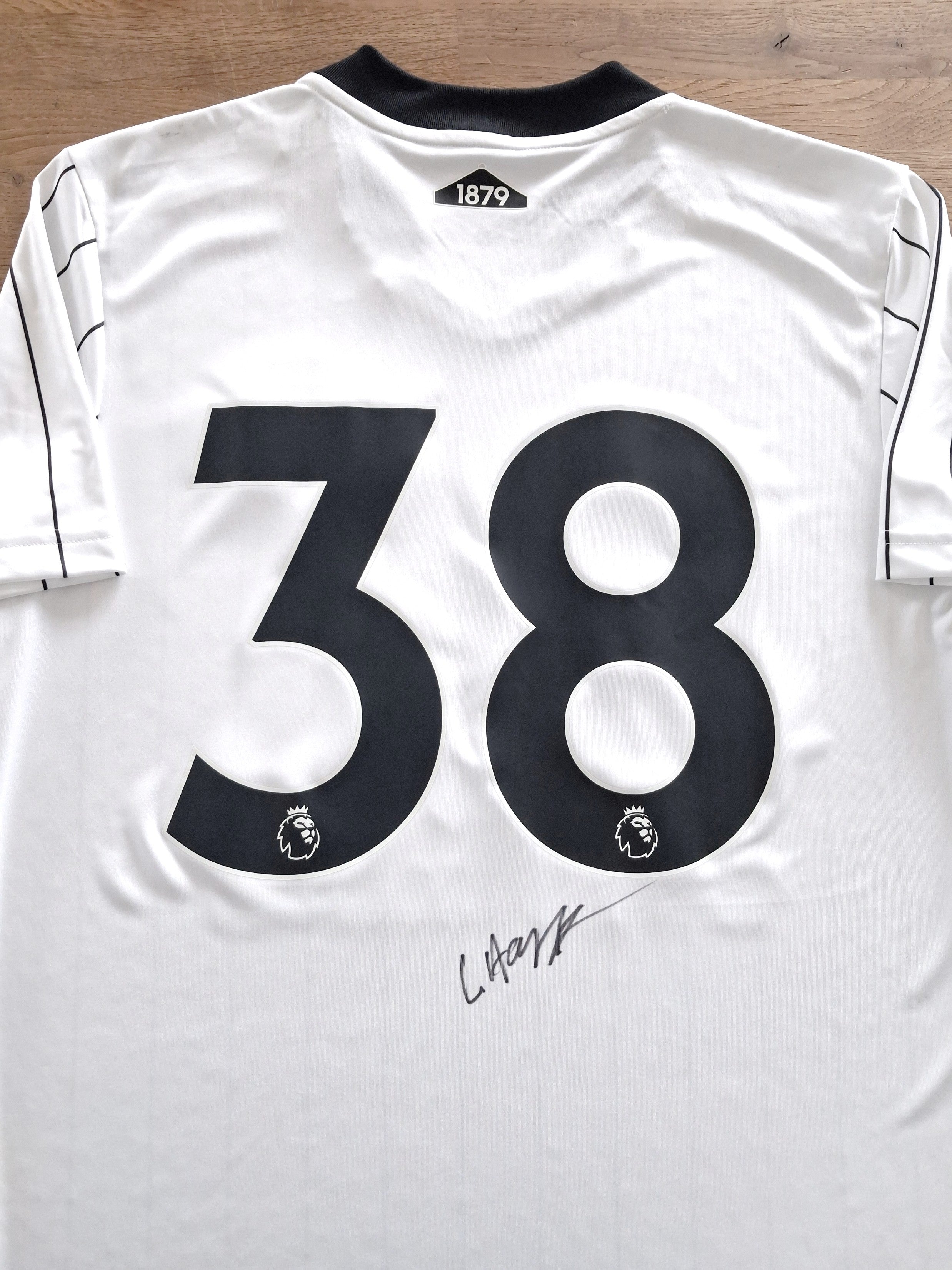 2021/22 Fulham Home Premier League Football Shirt #38 (signed) (S)