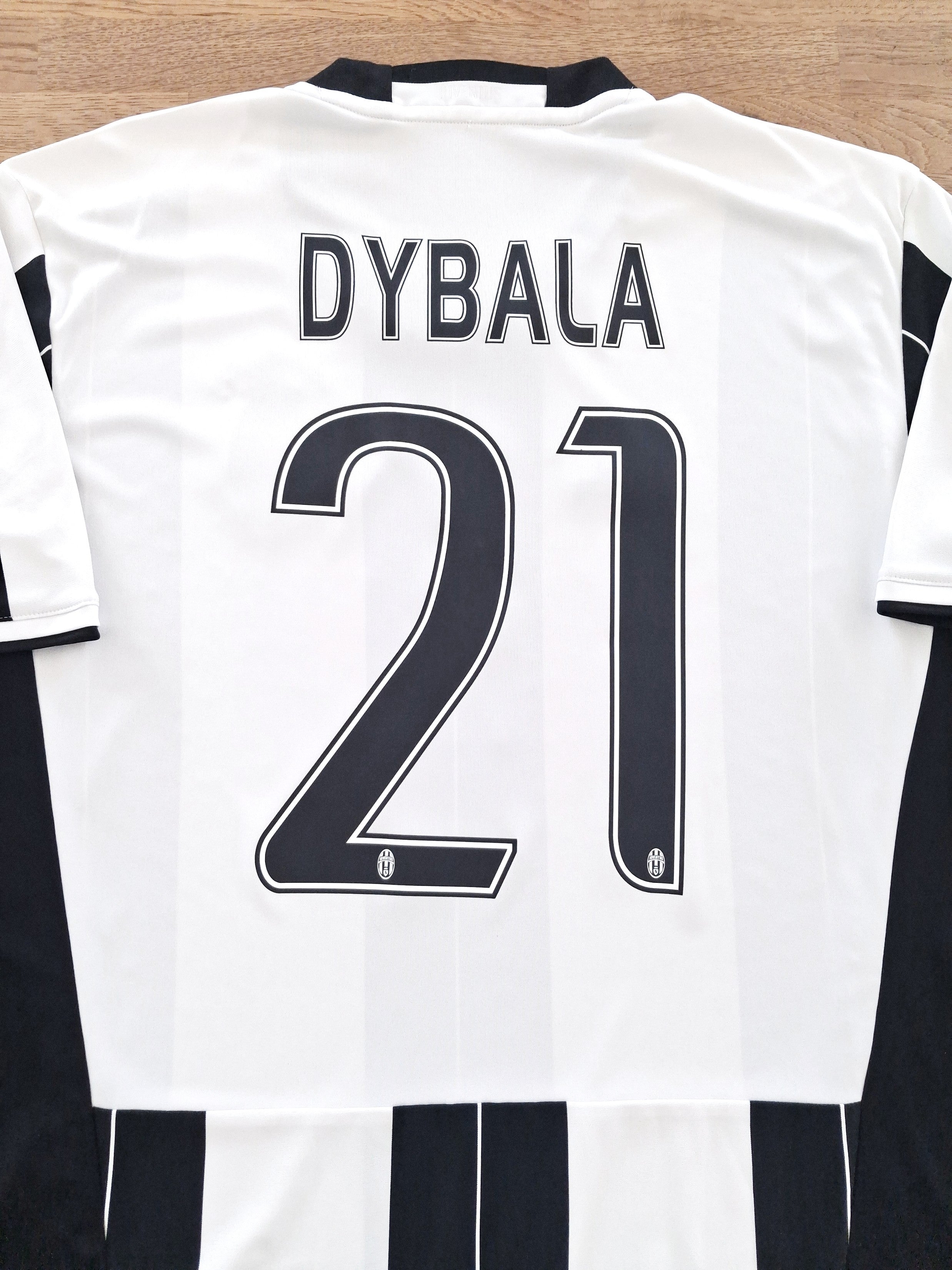 2016/17 Juventus Home Football Shirt Dybala #21