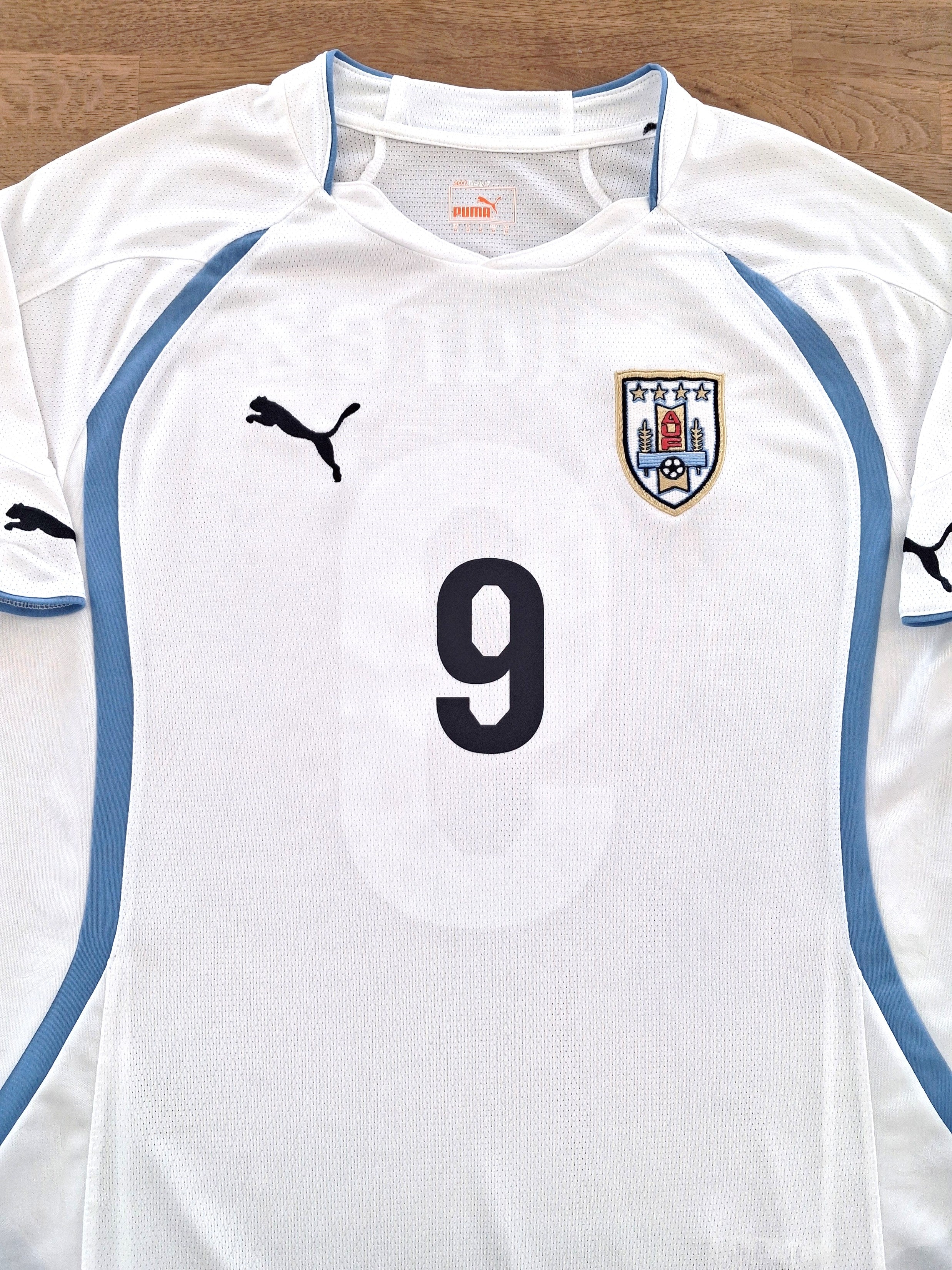 2010/11 Uruguay Away Football Shirt Suárez #9