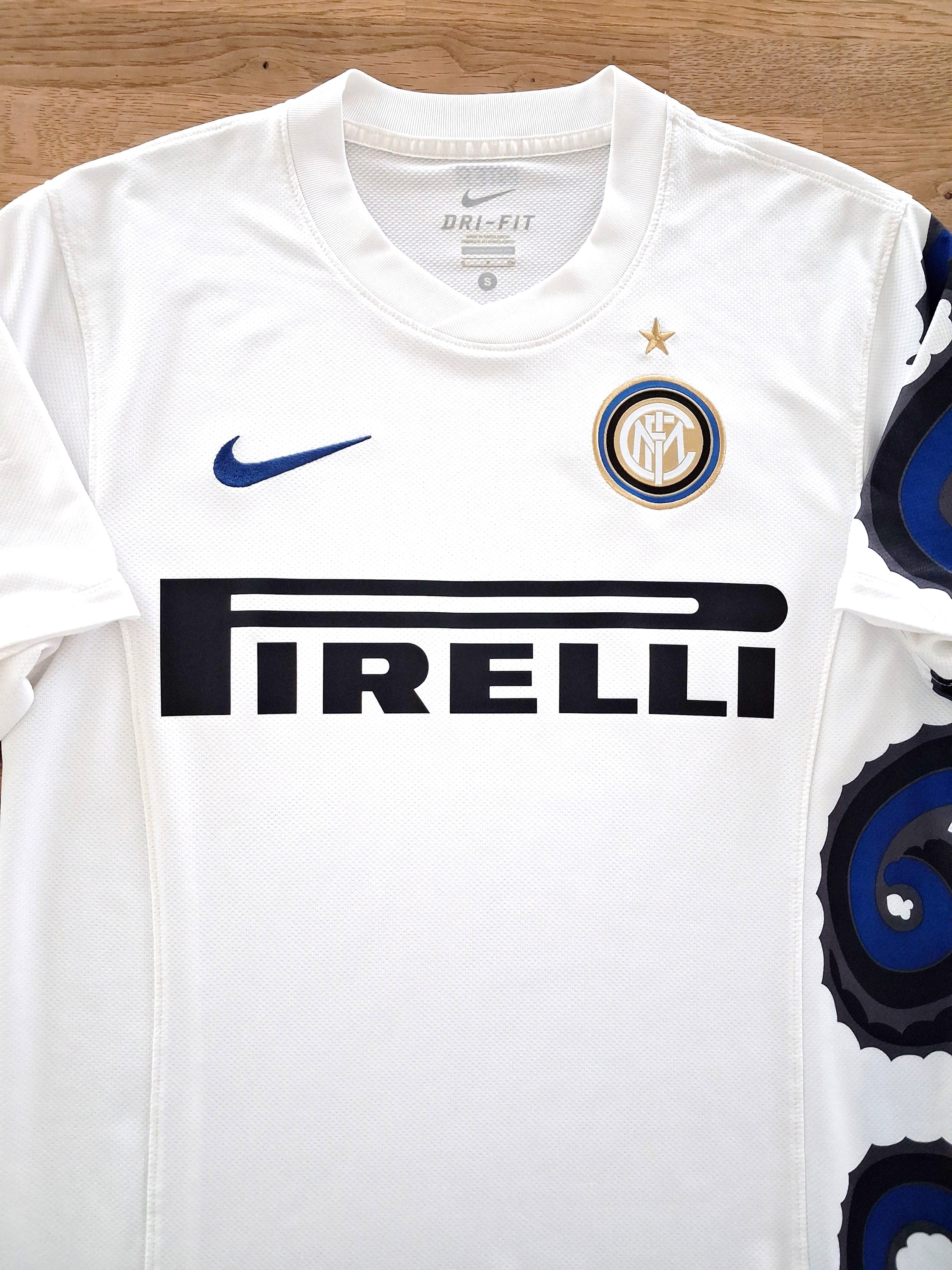 2010/11 Internazionale Away Football Shirt