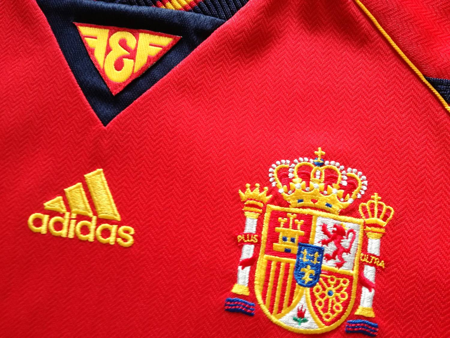 1998/99 Spain Home Football Shirt (L)