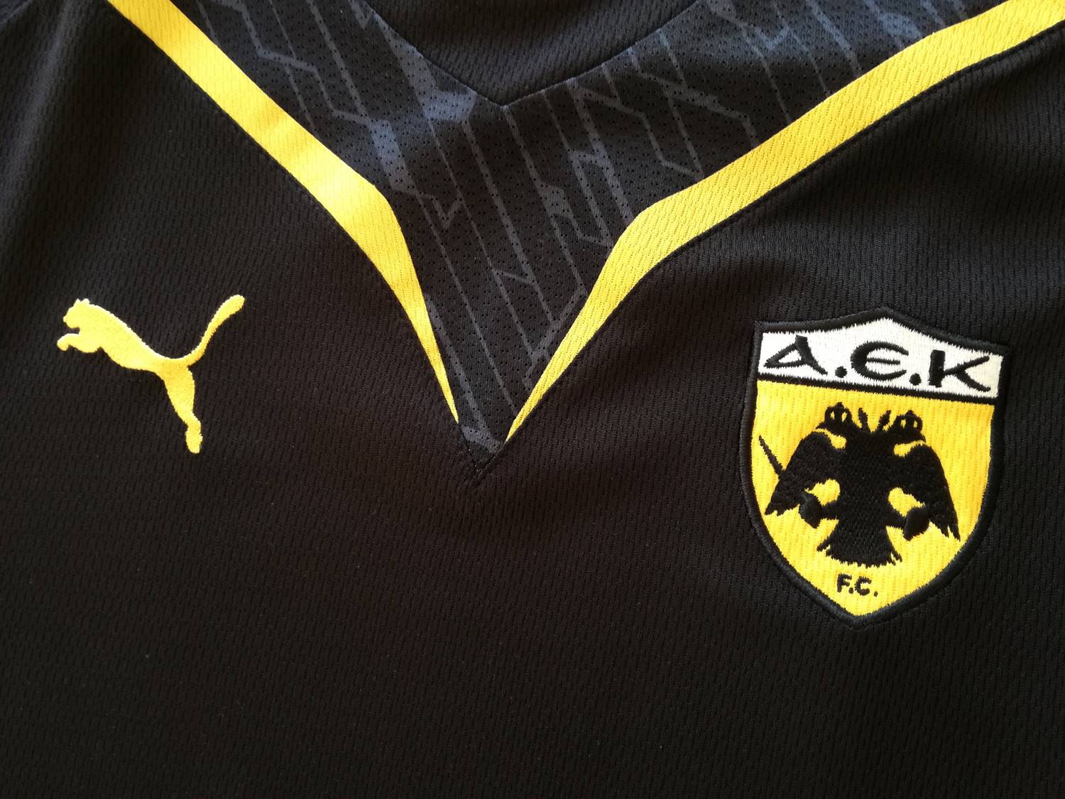 2009/10 AEK Athens Away Football Shirt (L)