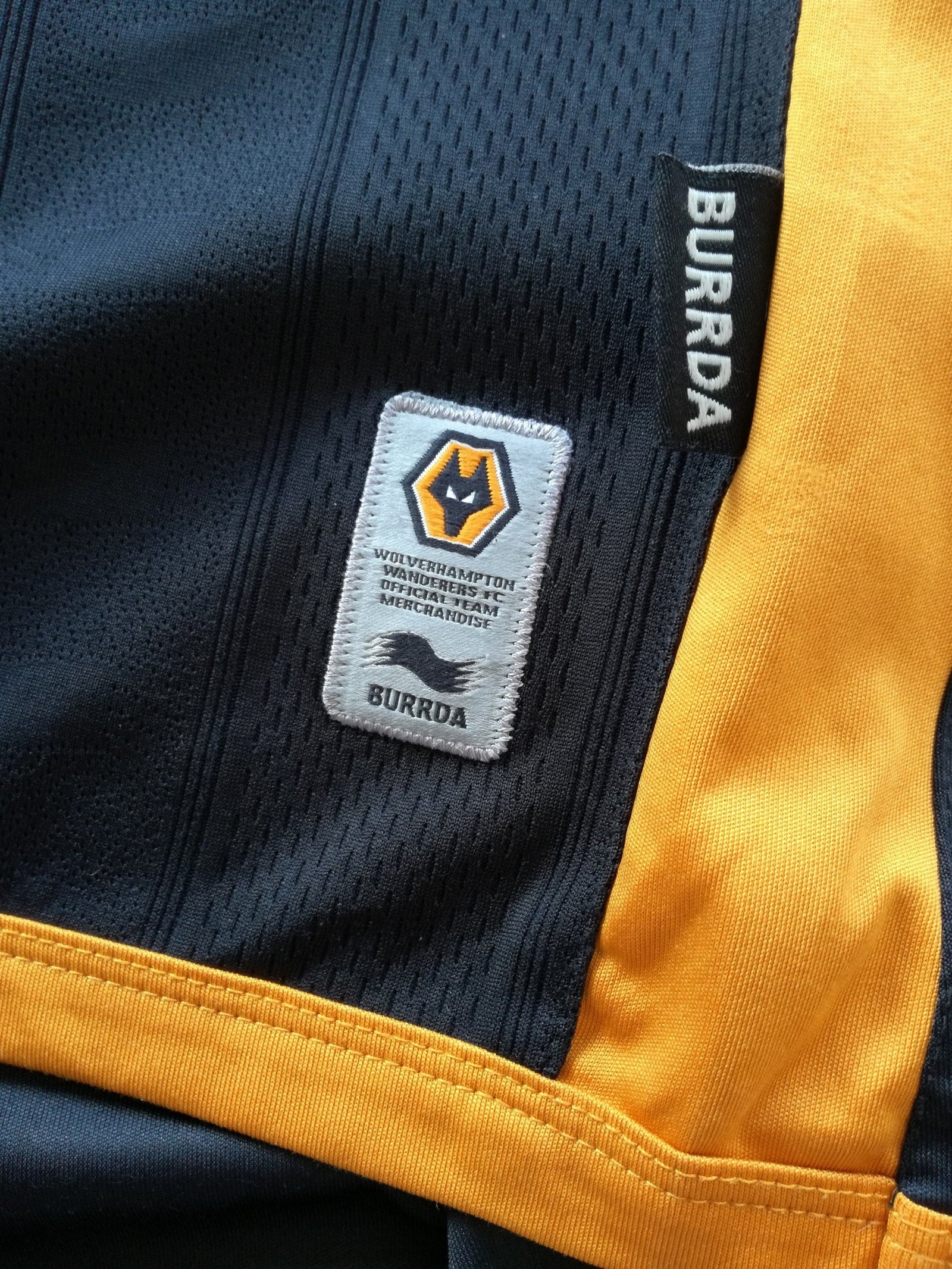 2010/11 Wolves Away Football Shirt. (XS)