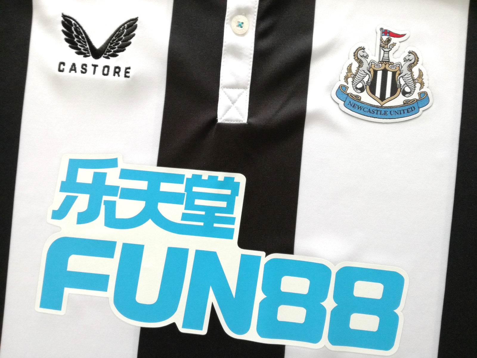 2021/22 Newcastle Utd Home Football Shirt (XXL)