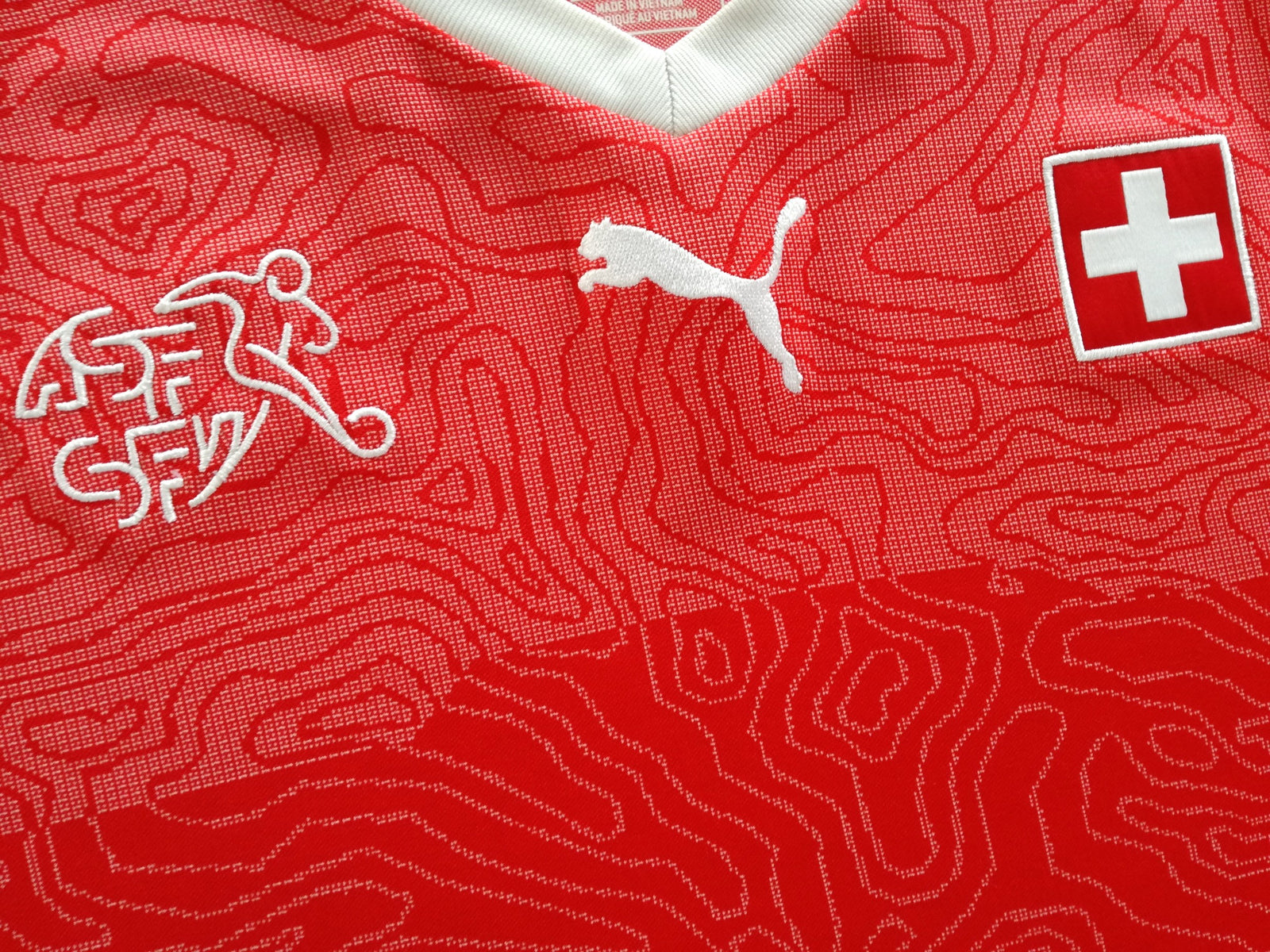 2018/19 Switzerland Home Football Shirt (S)