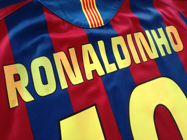 Barcelona 2005-06 Home Shirt Ronaldinho #10 (Excellent) L