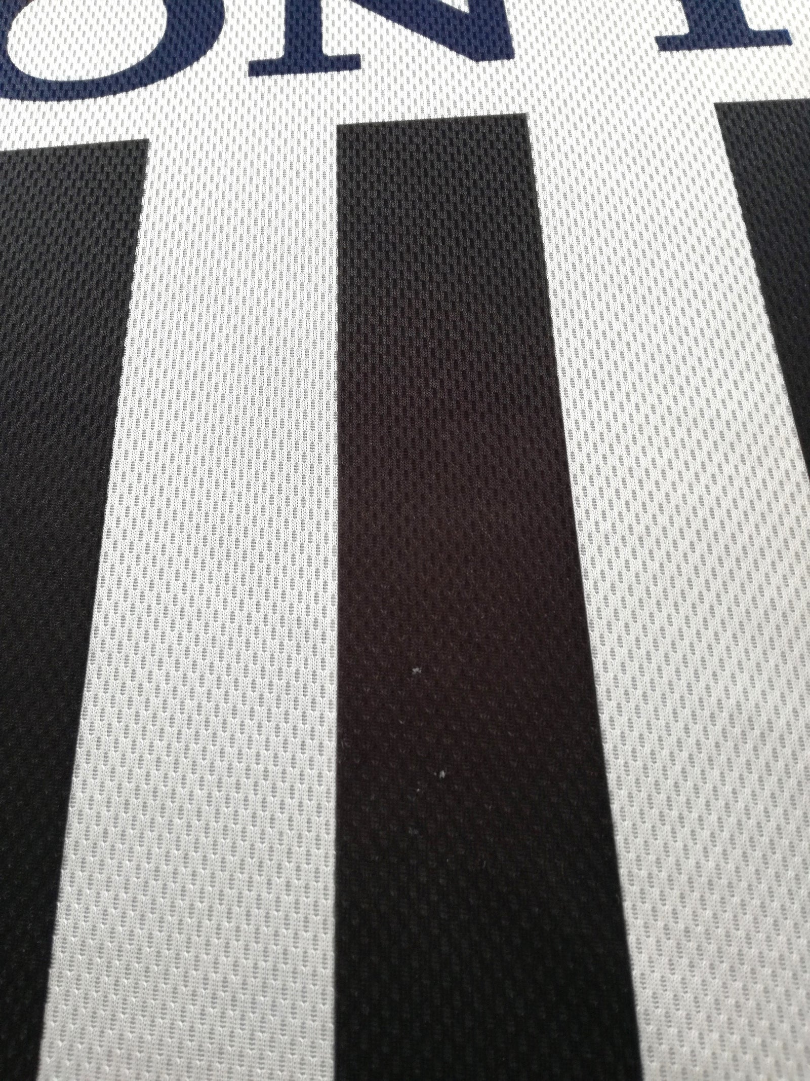 1995/96 Juventus Home Football Shirt. (L)