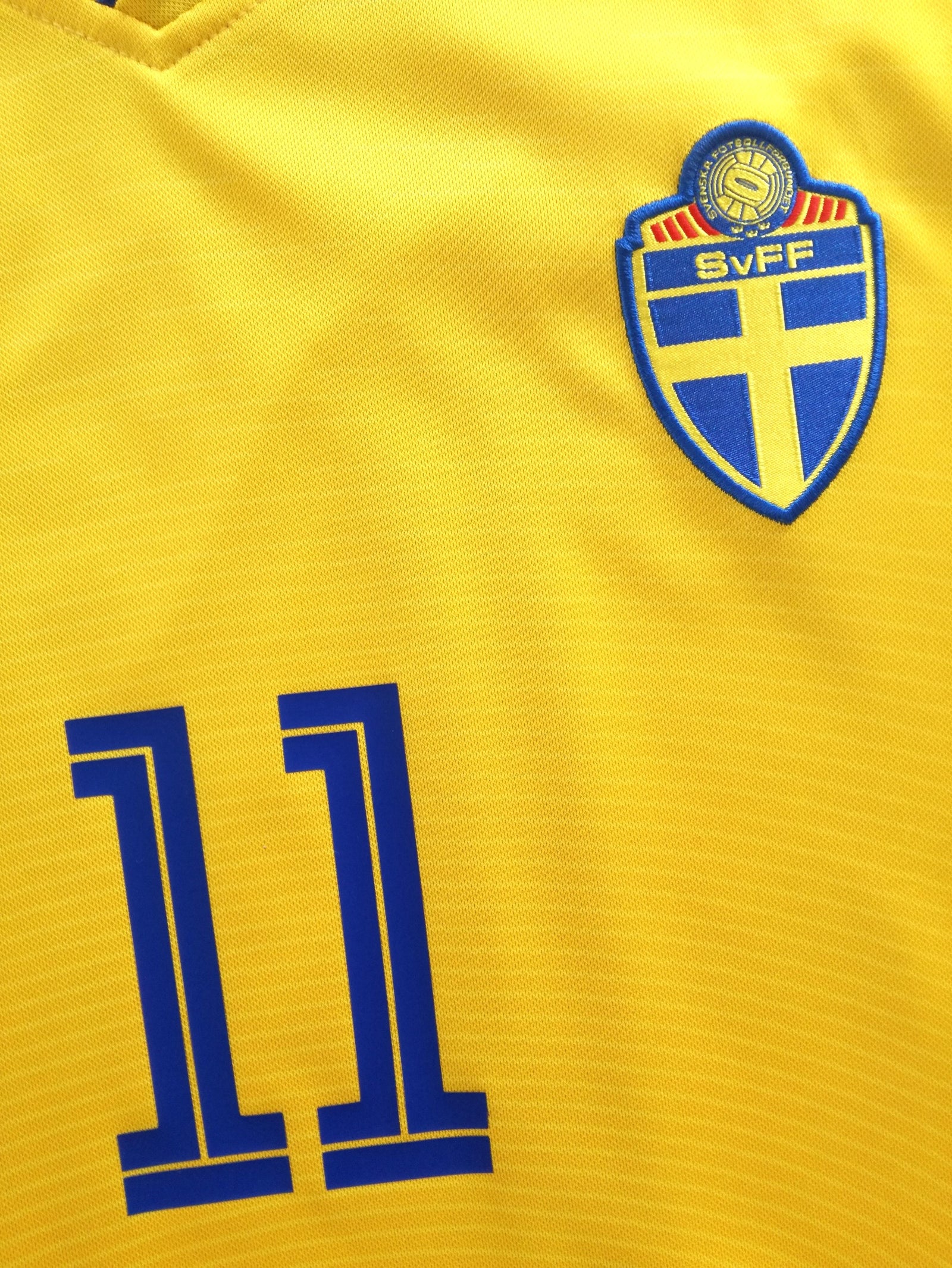 2004 Sweden Home European Championship Football Shirt Larsson #11 (L)