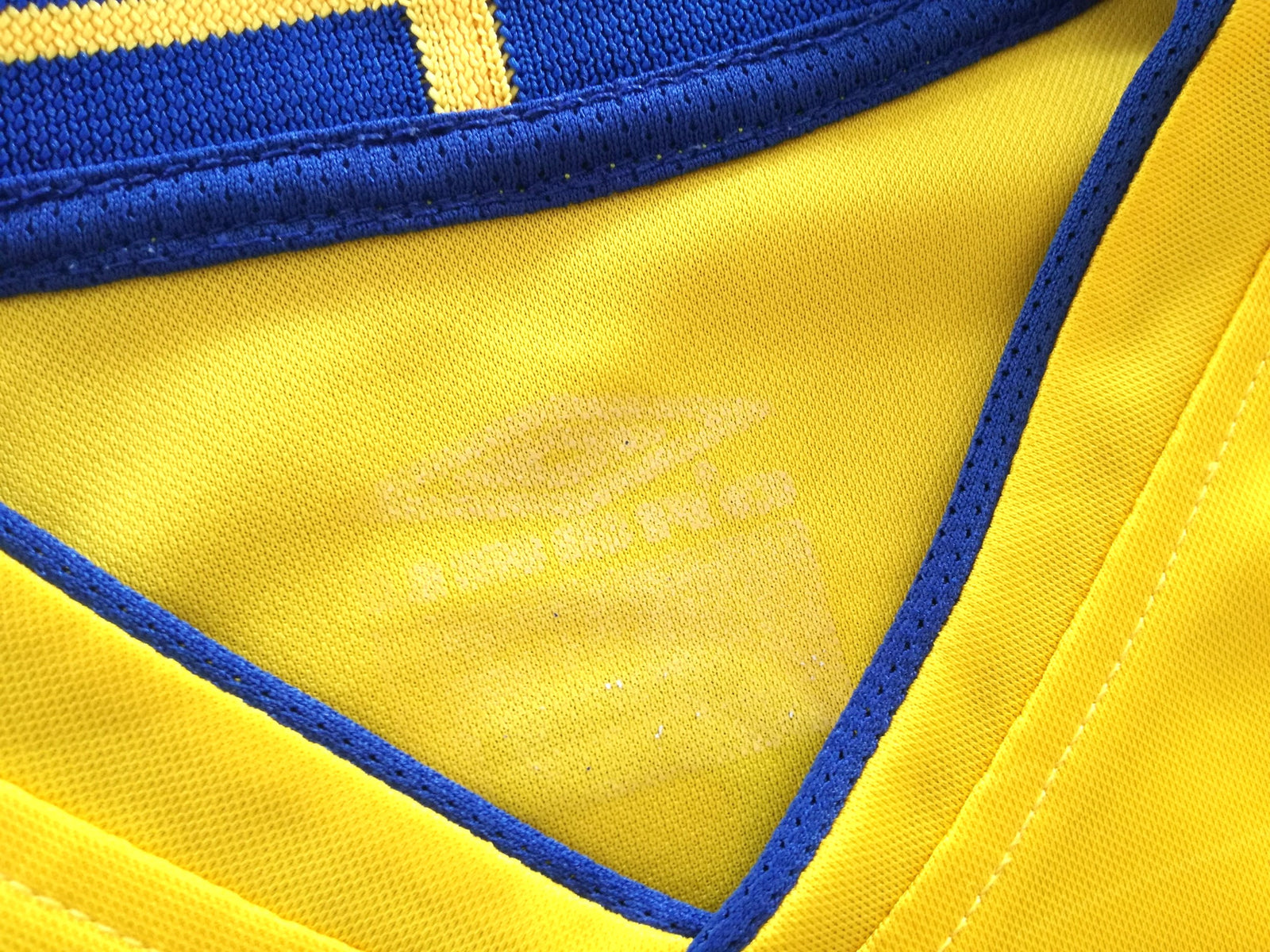 2004 Sweden Home European Championship Football Shirt Larsson #11 (L)