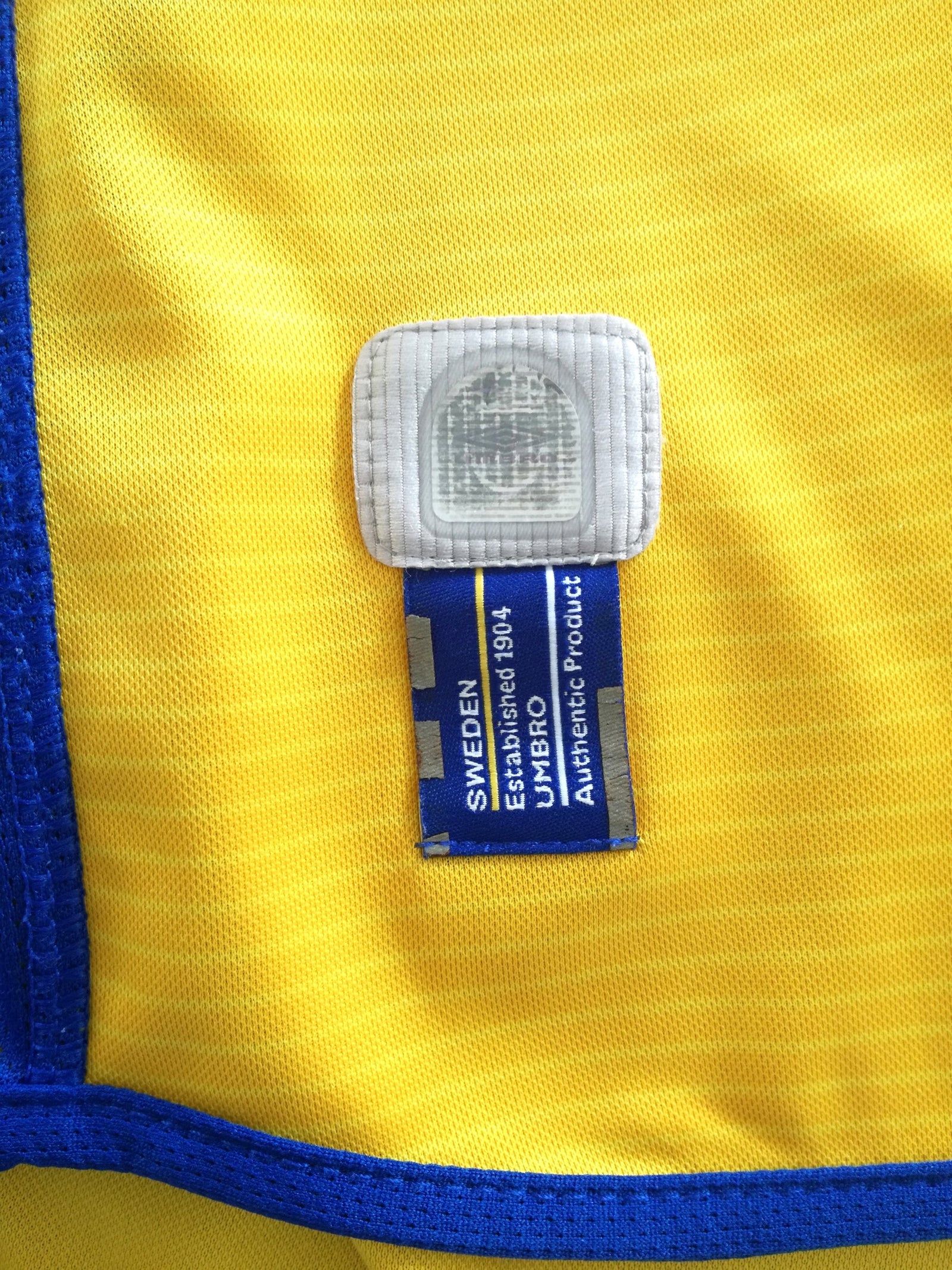 2004 Sweden Home European Championship Football Shirt Larsson #11 (L)