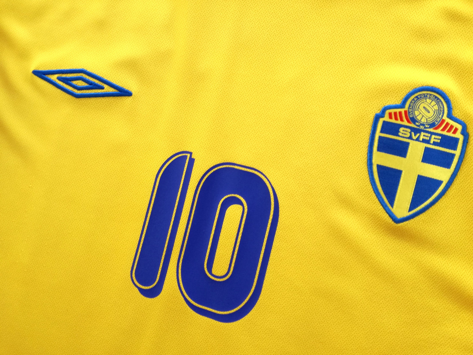 2005/06 Sweden Home Football Shirt Ibrahimović (XL)