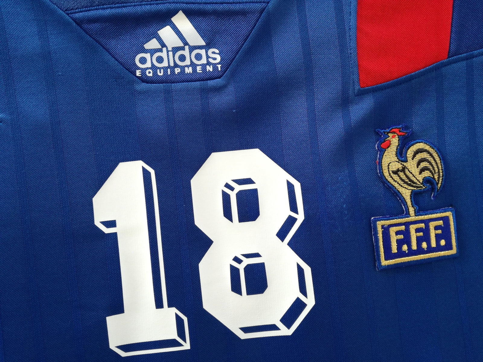 1992 France Home Football Shirt Cantona #18 (M)