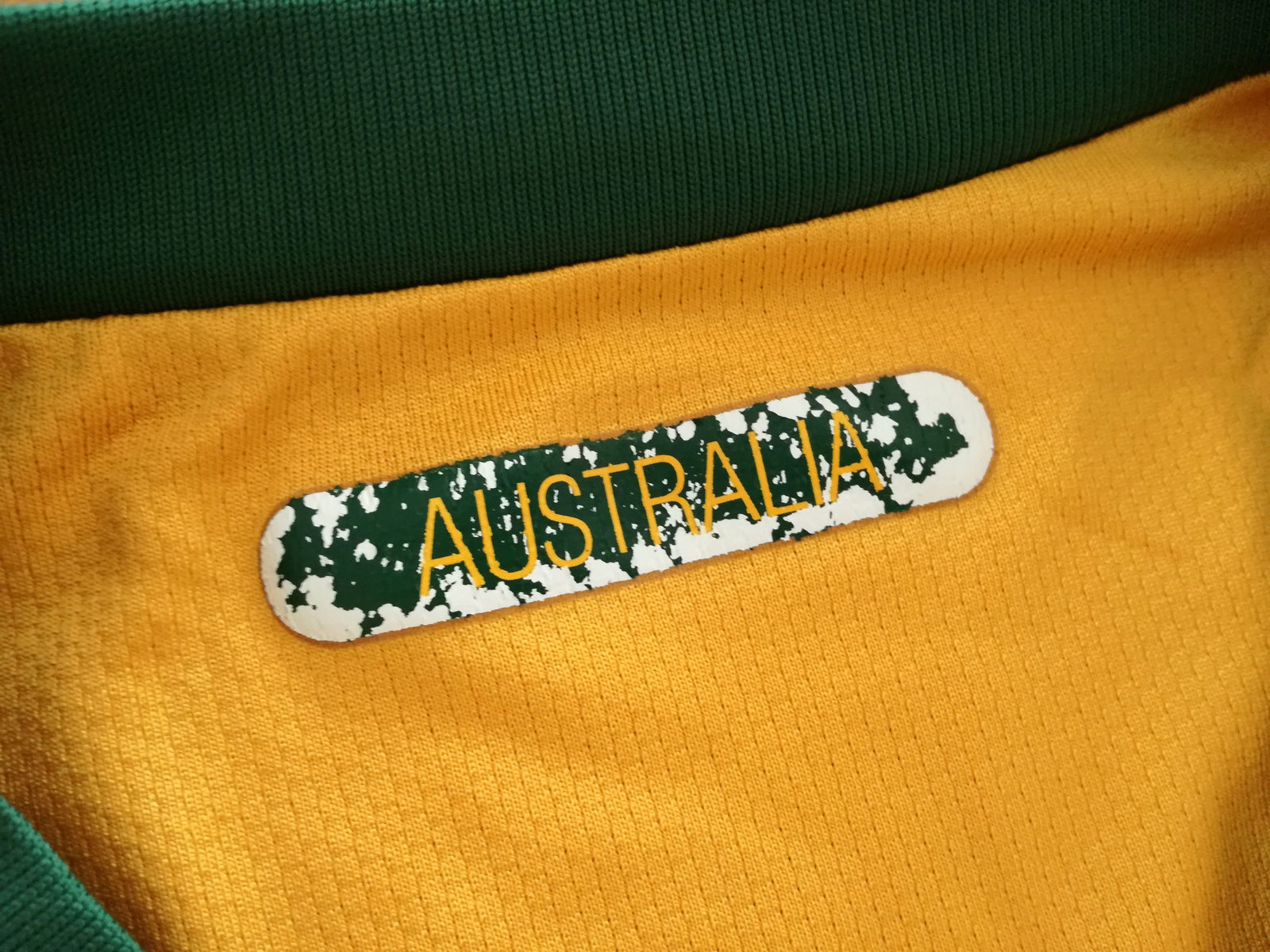 2010/11 Australia Home Football Shirt (XL)