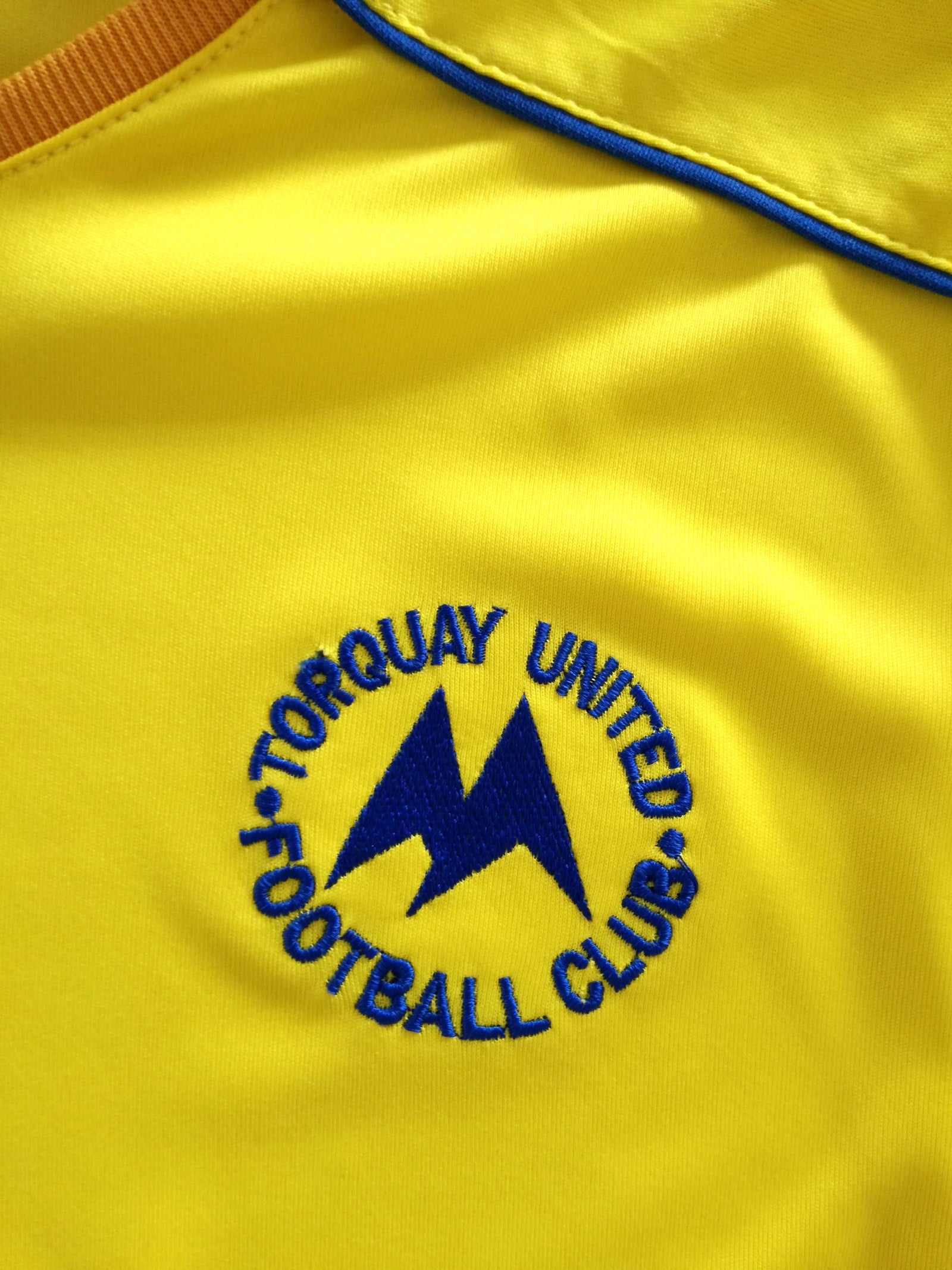 2009/10 Torquay United Home Football Shirt (L)