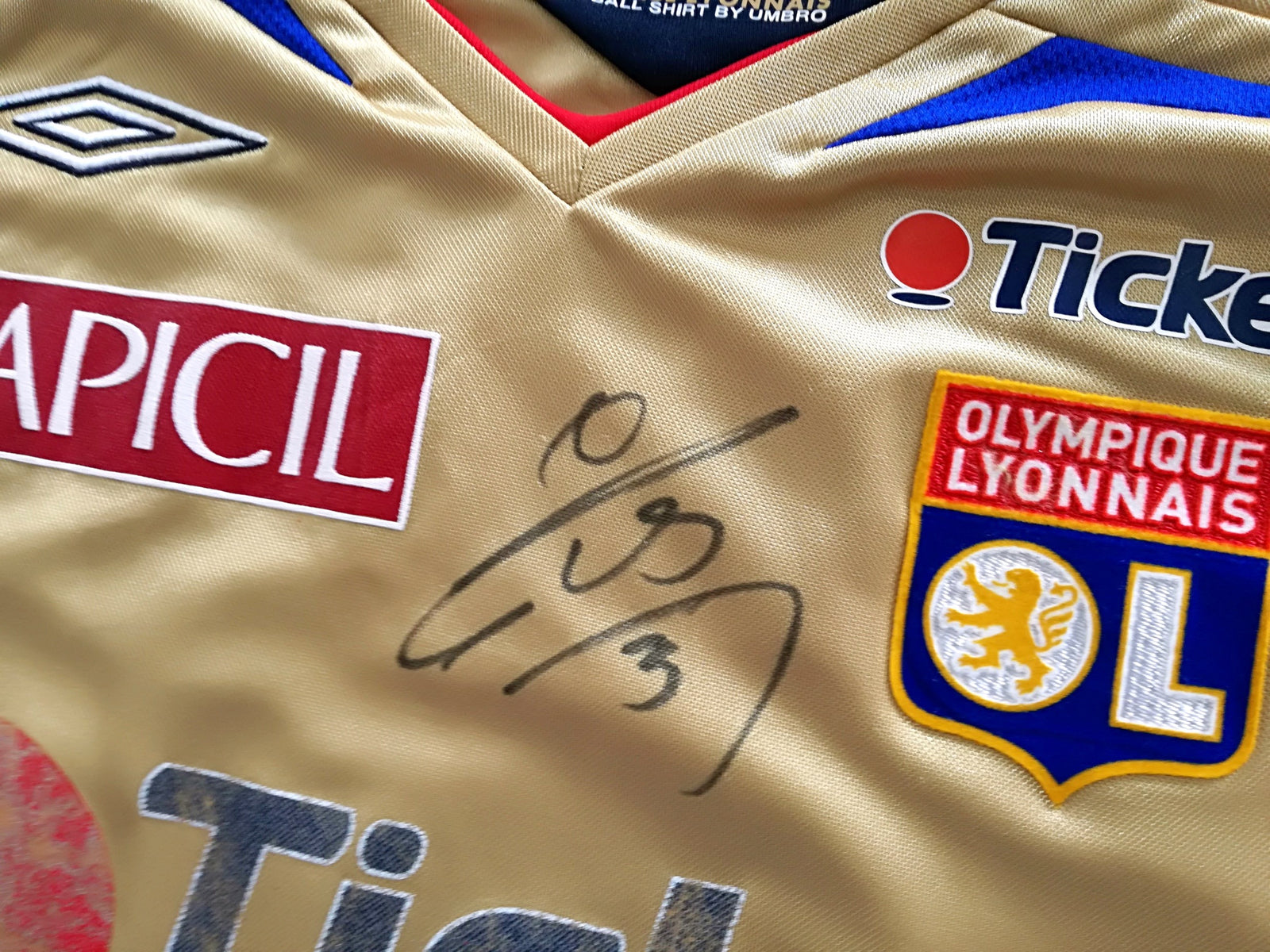 2007/08 Lyon Away Ligue 1 Player Issue Football Shirt Cris #3 (Signed) (L)