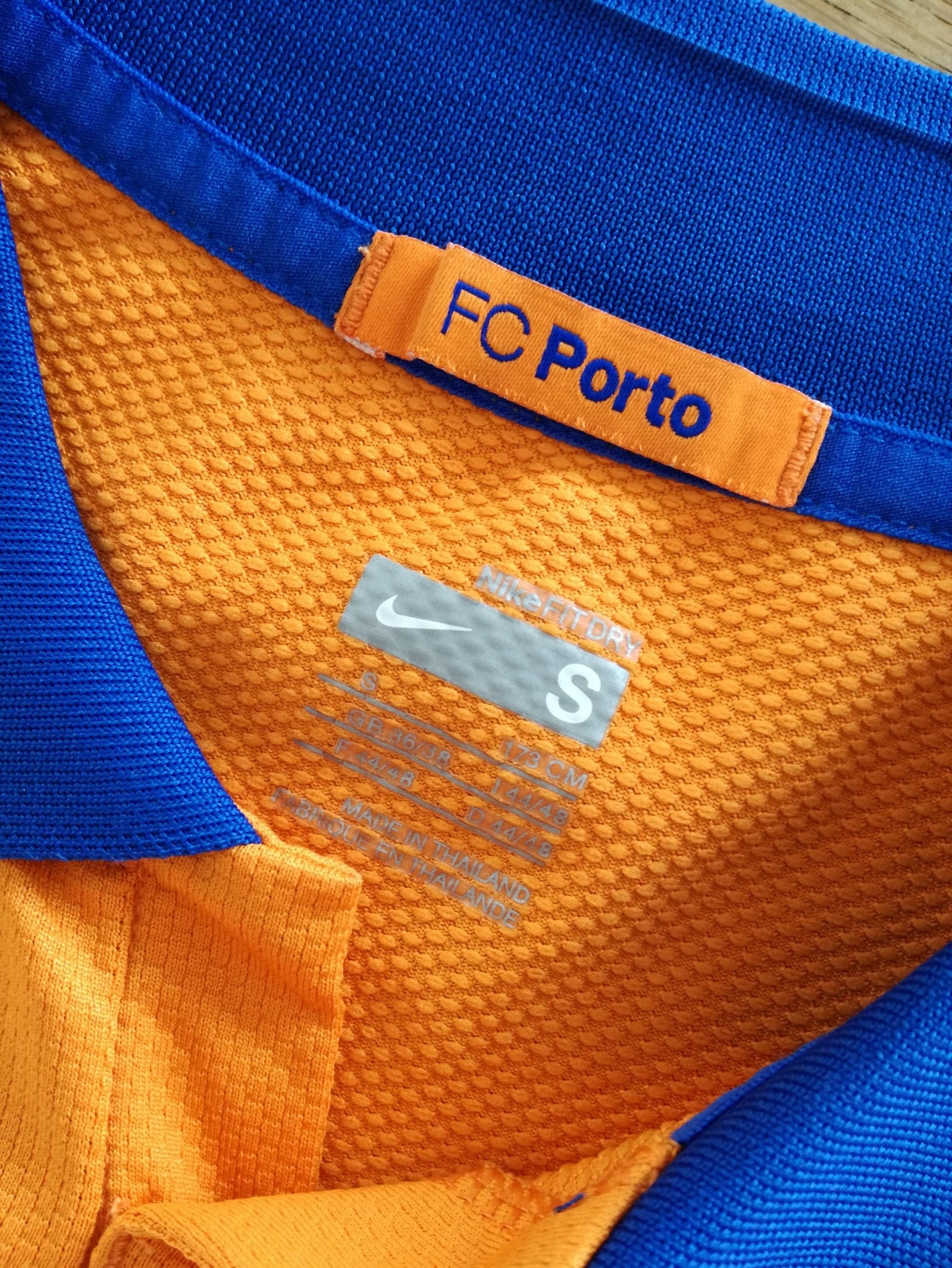 2009/10 FC Porto Away Football Shirt (S)