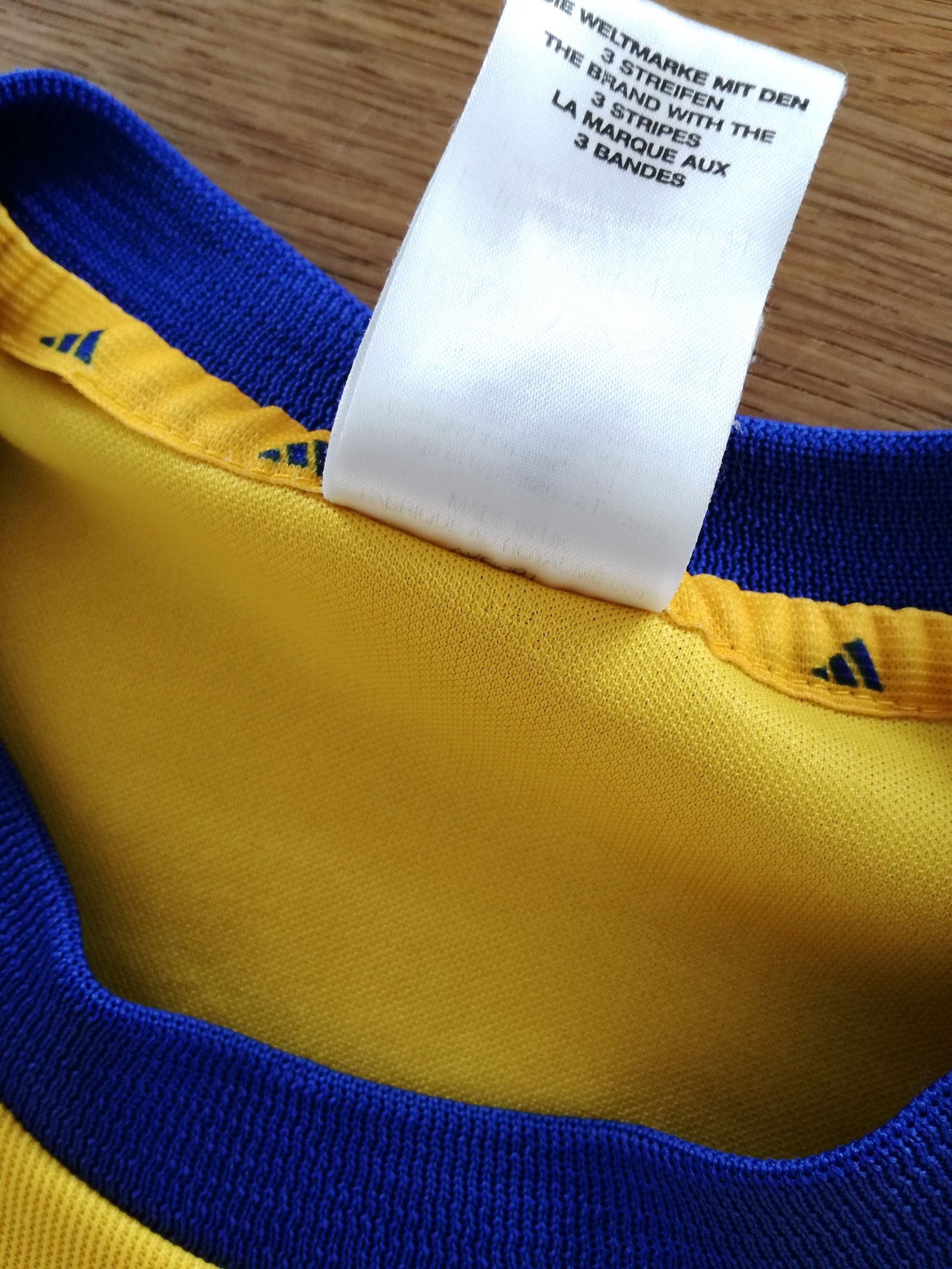 2002/03 Sweden Home Football Shirt (XL)