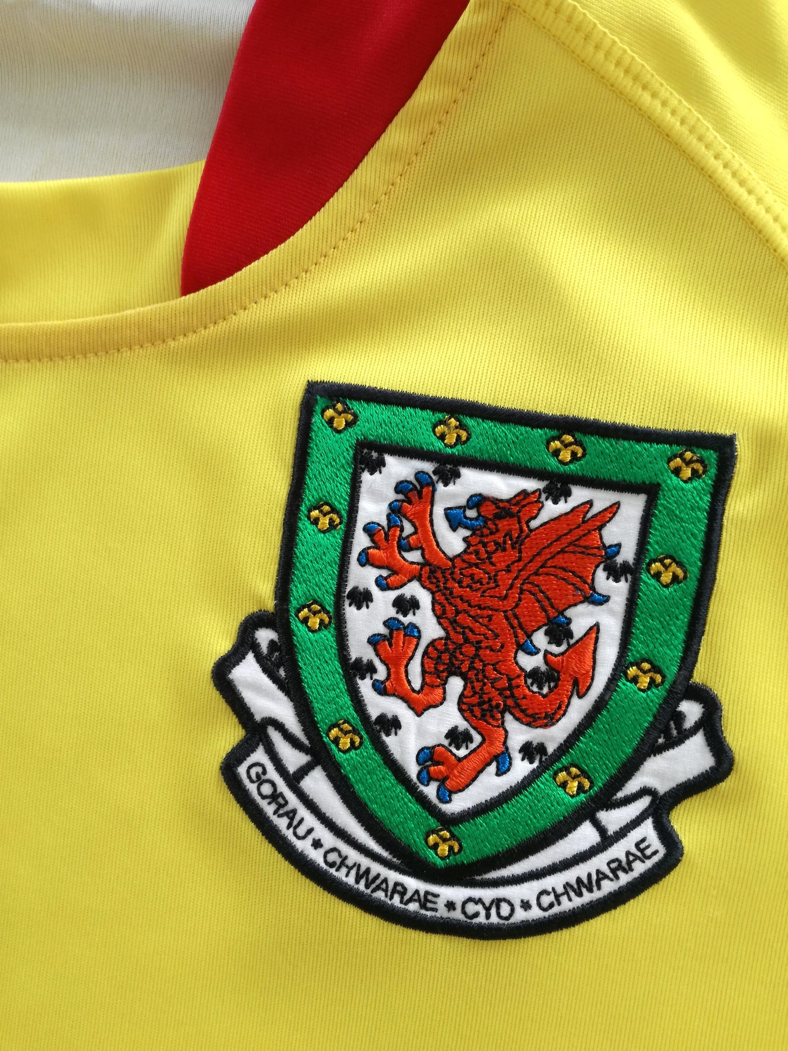 2007/08 Wales Away Football Shirt (M)