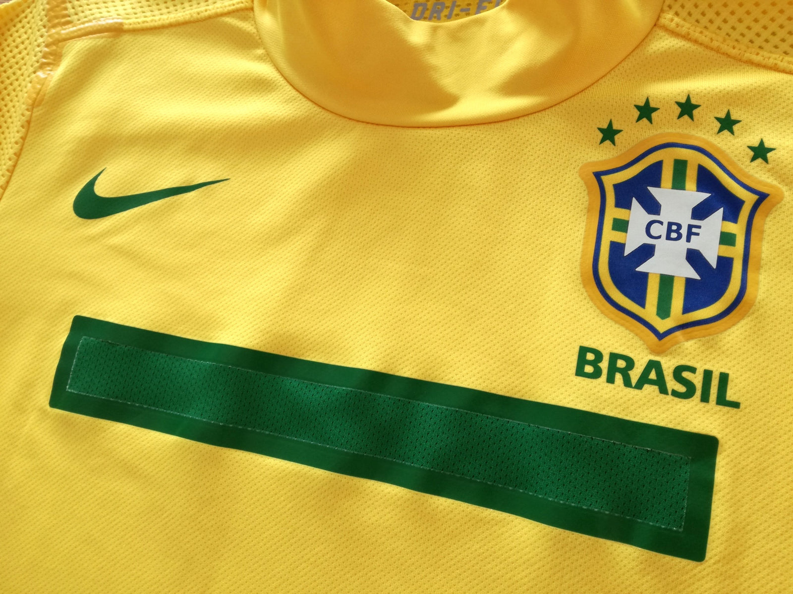 2011 Brazil Home Player Issue Football Shirt. (L)