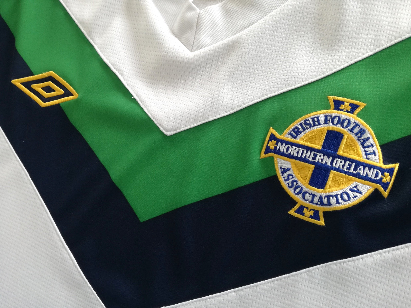 2010/11 Northern Ireland Away Football Shirt (L)