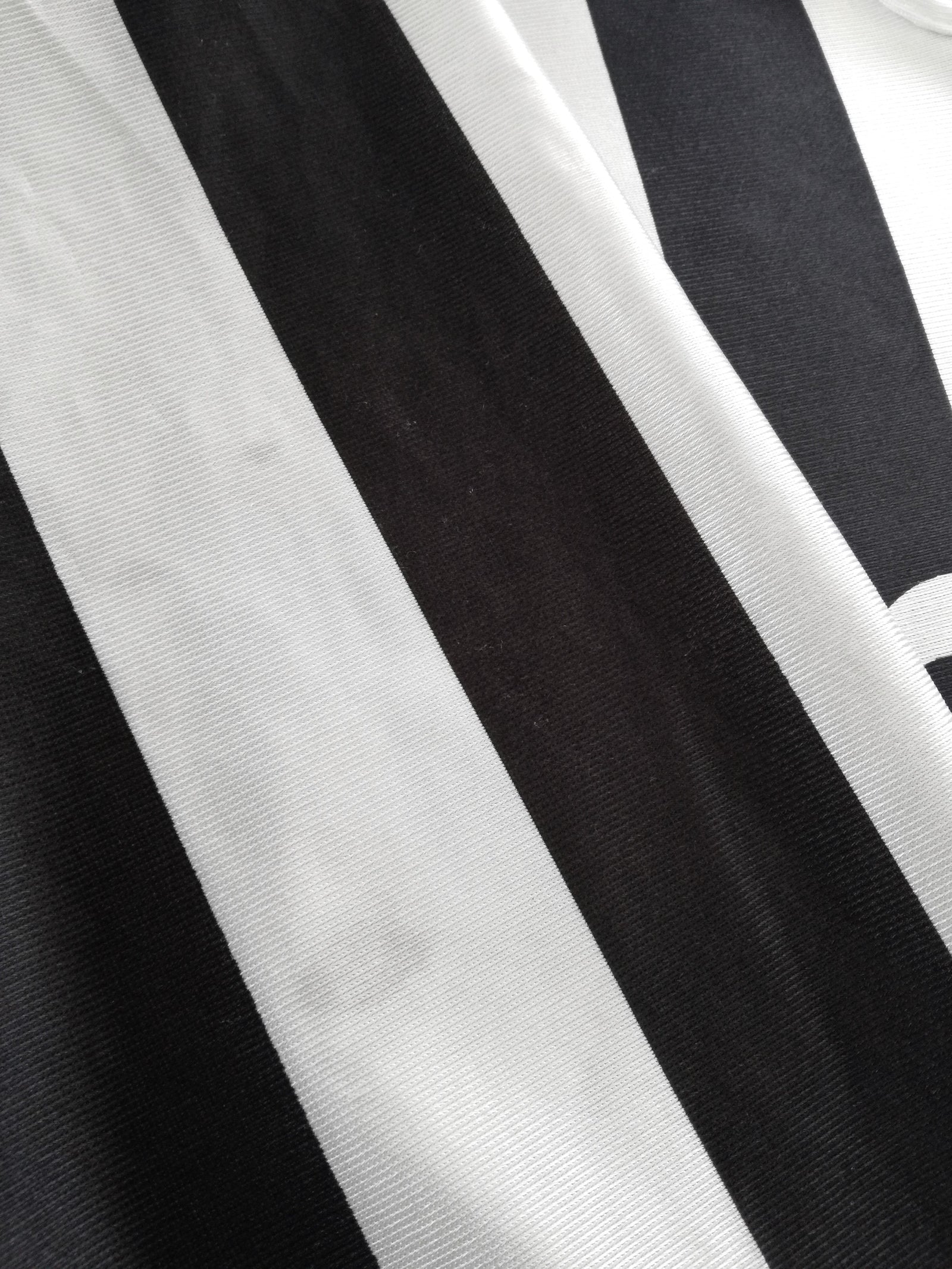 1990/91 Juventus Home Basic Football Shirt. (M)