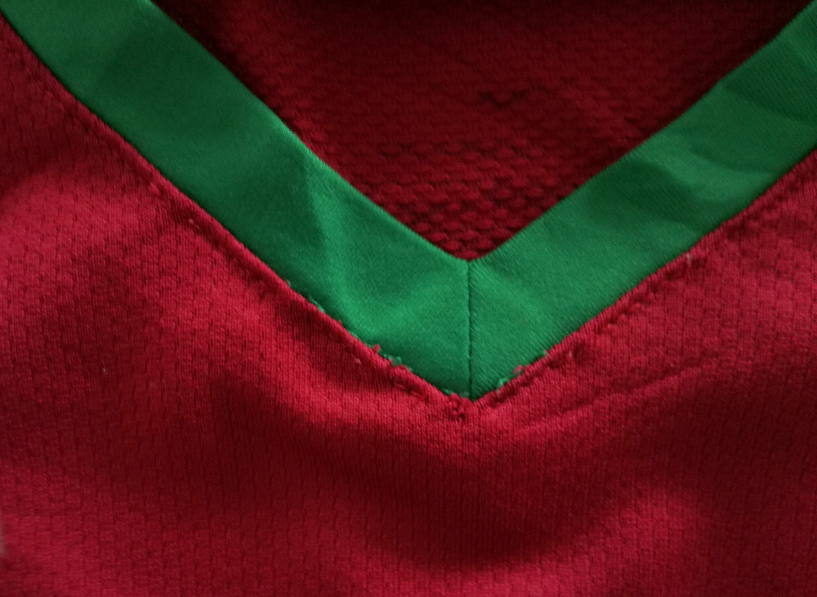 2006/07 Portugal Home Football Shirt (B)