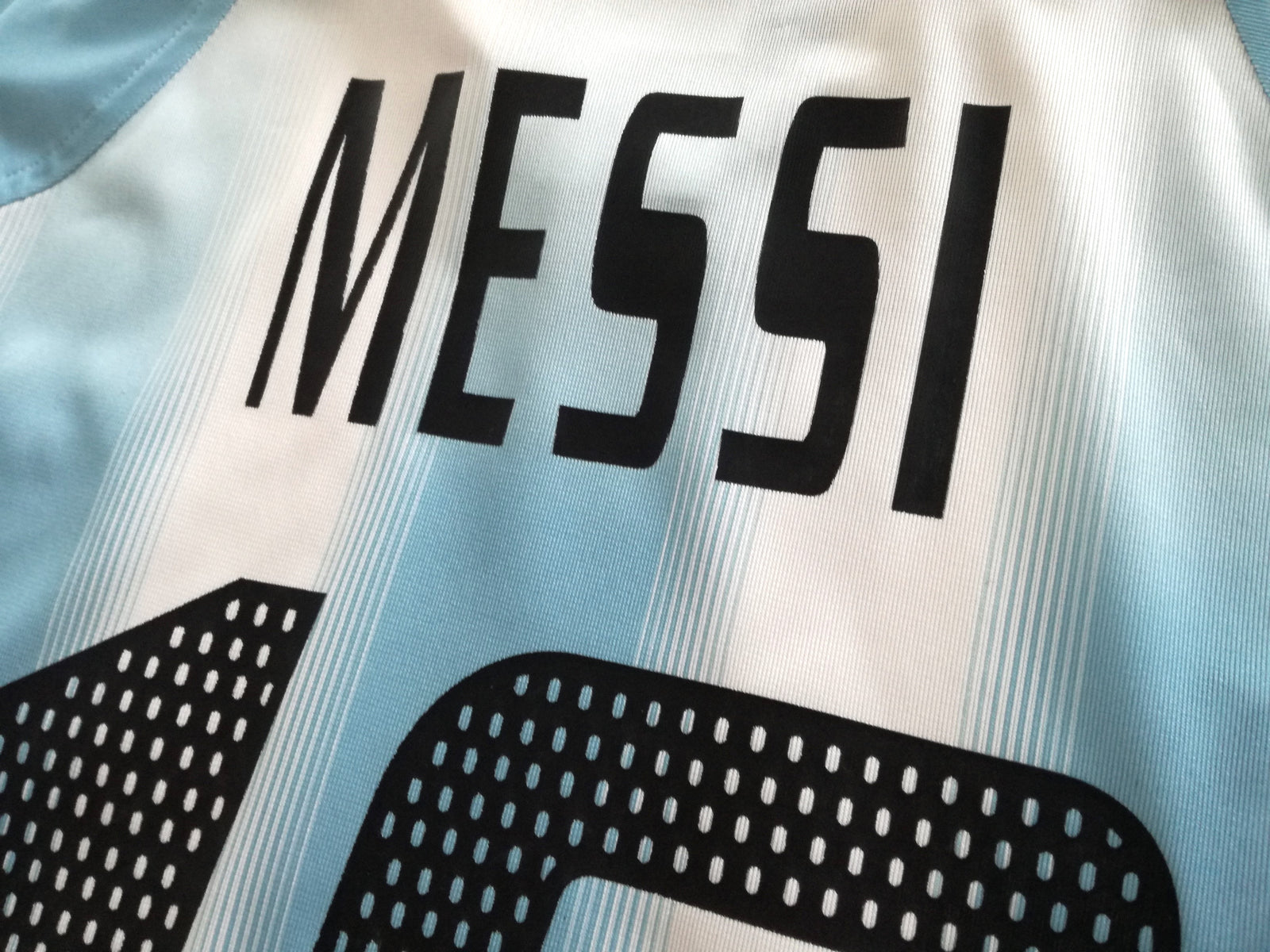 2004/05 Argentina Home 'World Cup Qualifier' Football Shirt Messi #18 (S)