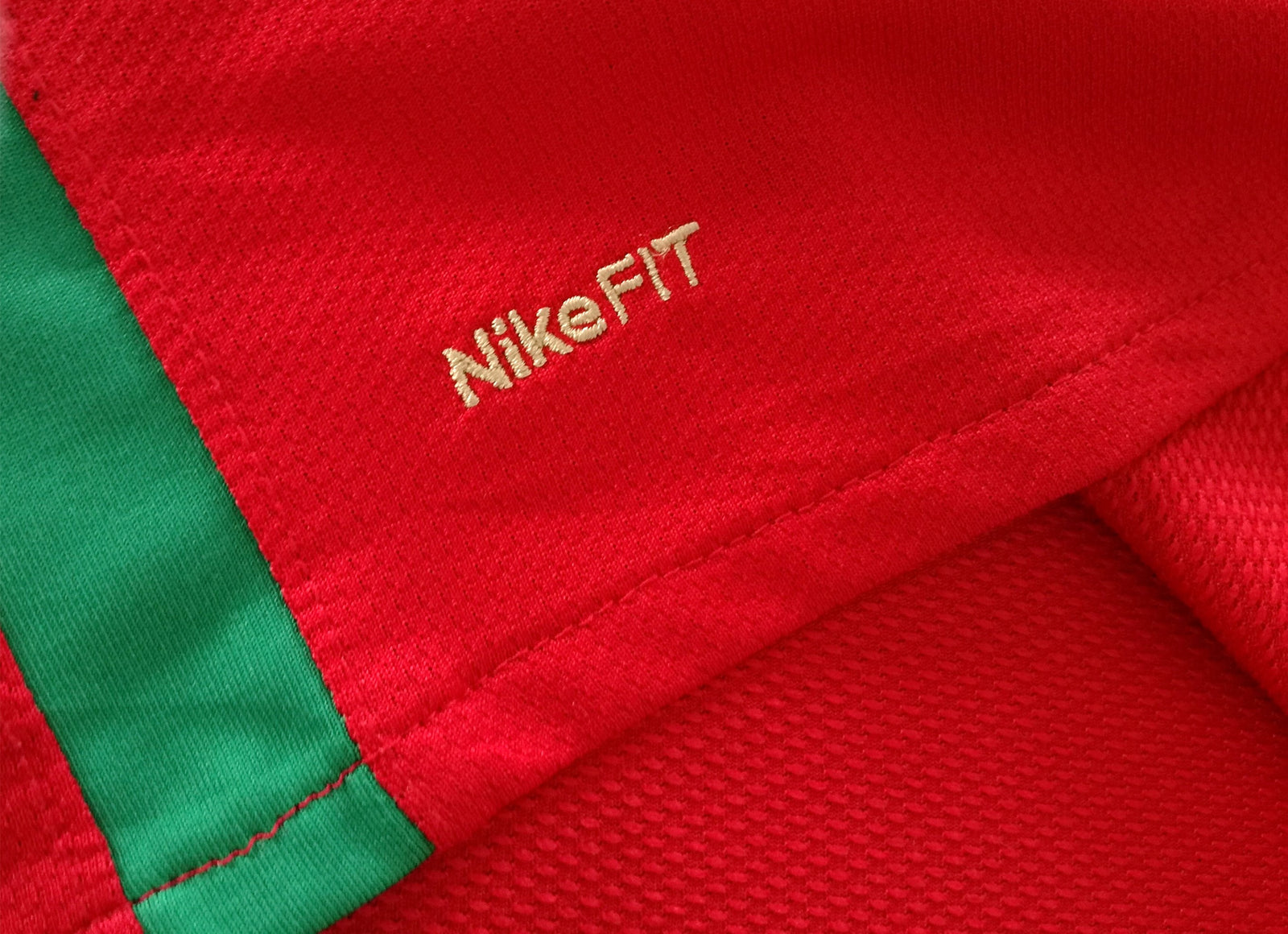 2008/09 Portugal Home Football Shirt (M)