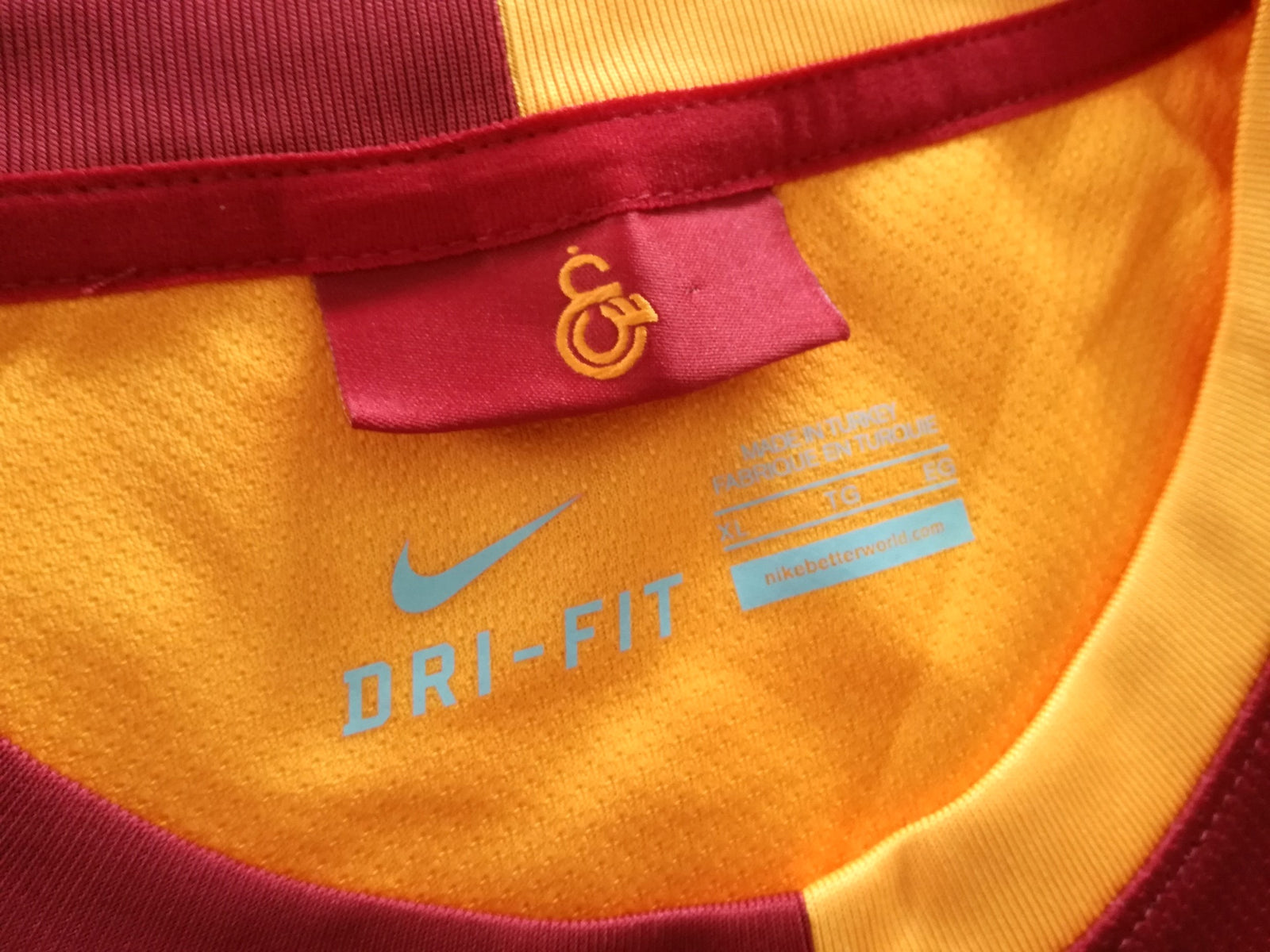 2013/14 Galatasaray Home Football Shirt (XL)