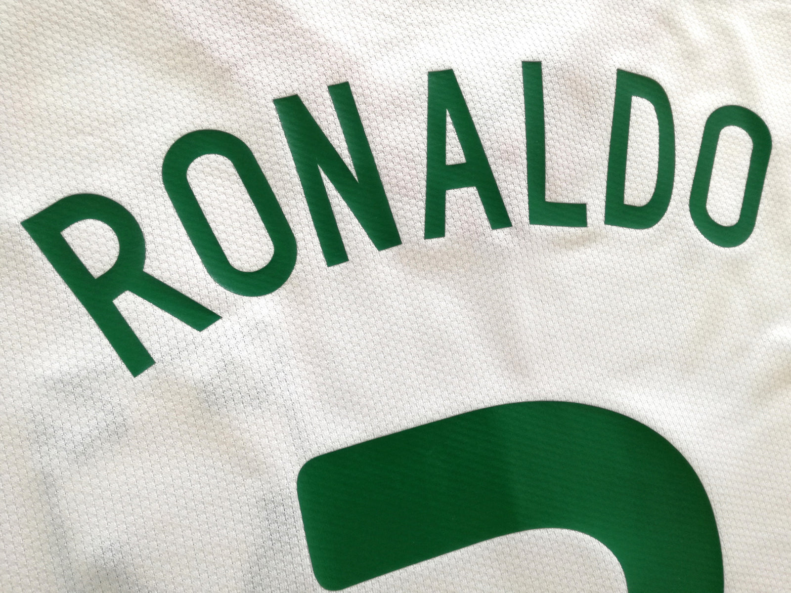 2008/09 Portugal Away Football Shirt Ronaldo #7 (XL)