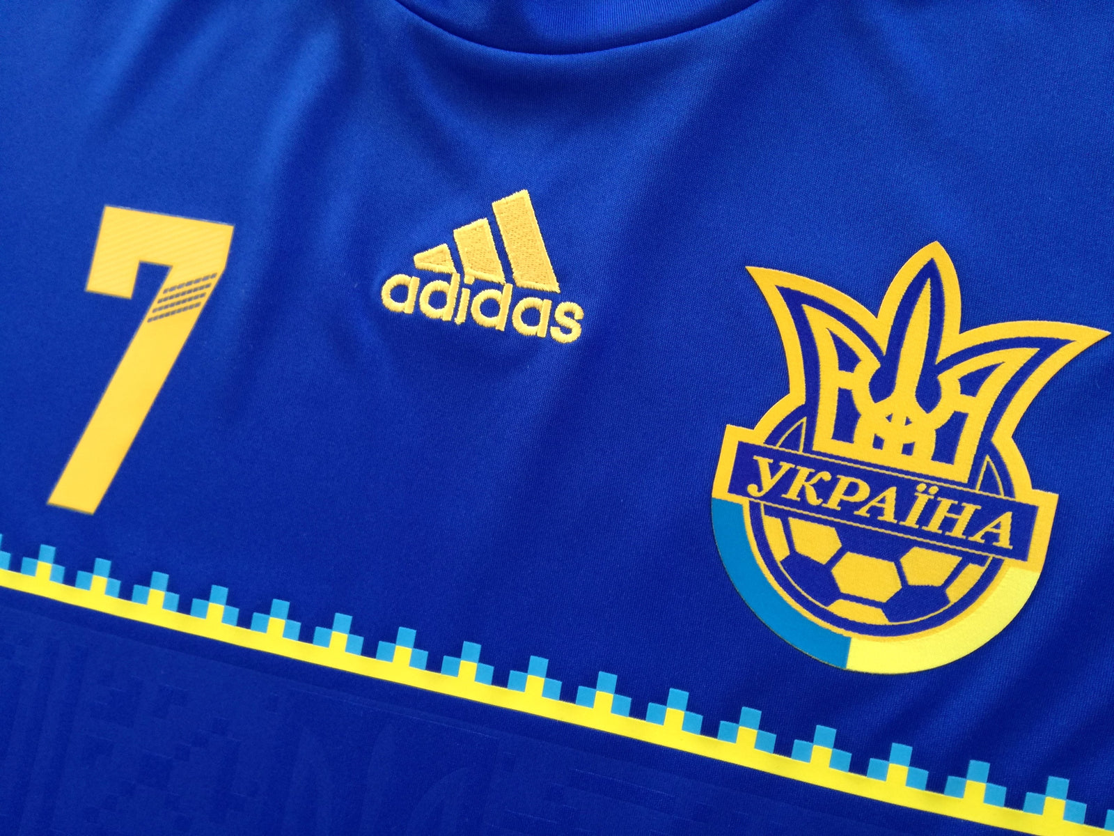 2011/12 Ukraine Away Football Shirt Shevchenko #7 (L)