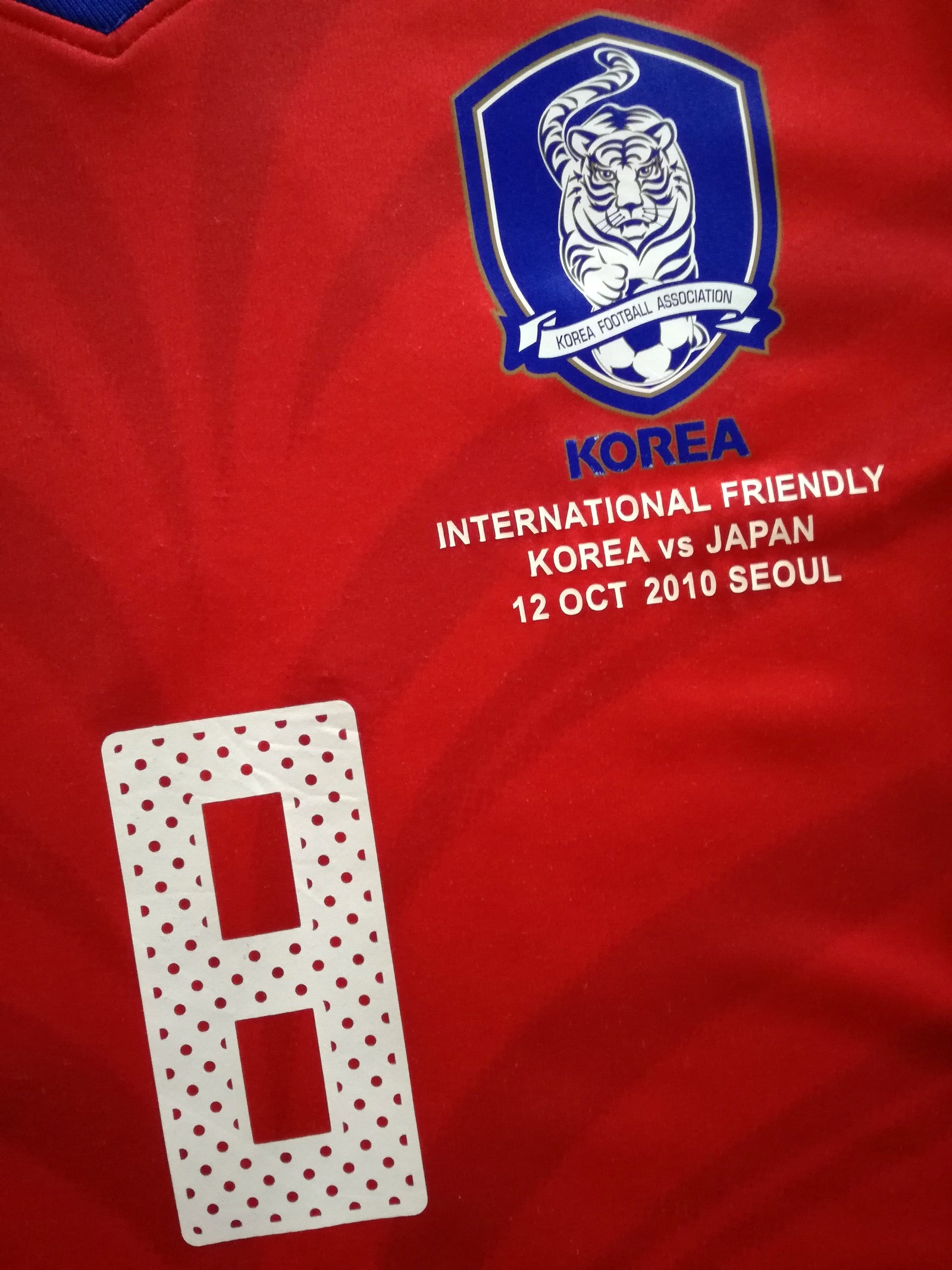 2010/11 South Korea Home Match Issue (vs Japan) Football Shirt Bitgaram #8 (L)