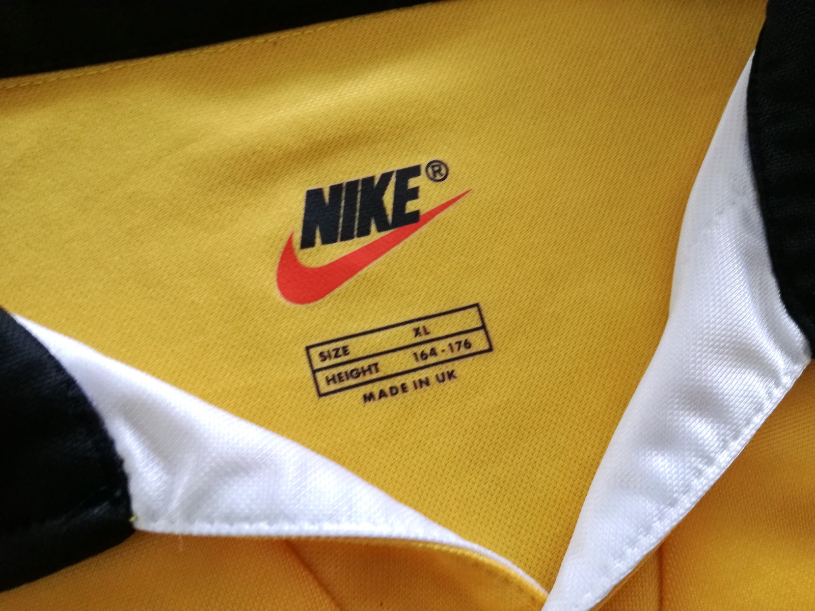 1998/99 Borussia Dortmund Home Football Shirt. (K)