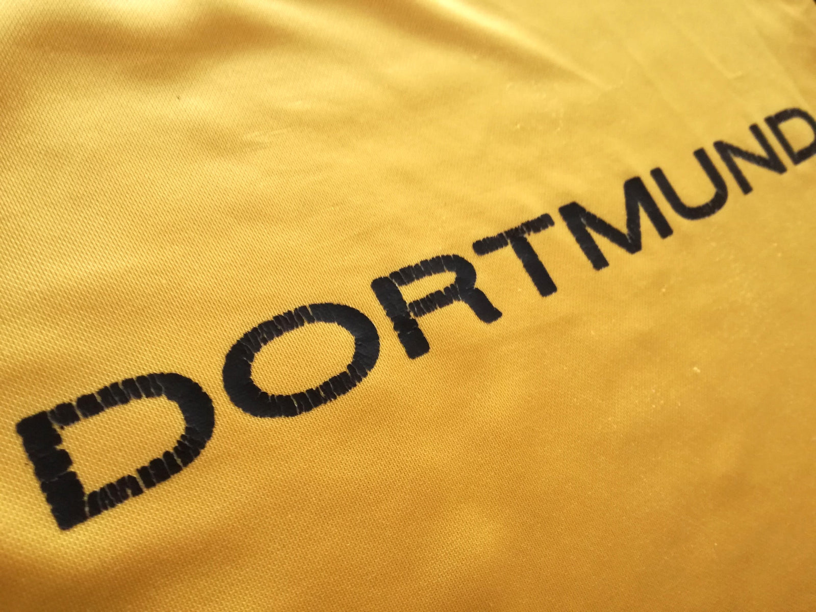 1998/99 Borussia Dortmund Home Football Shirt. (K)