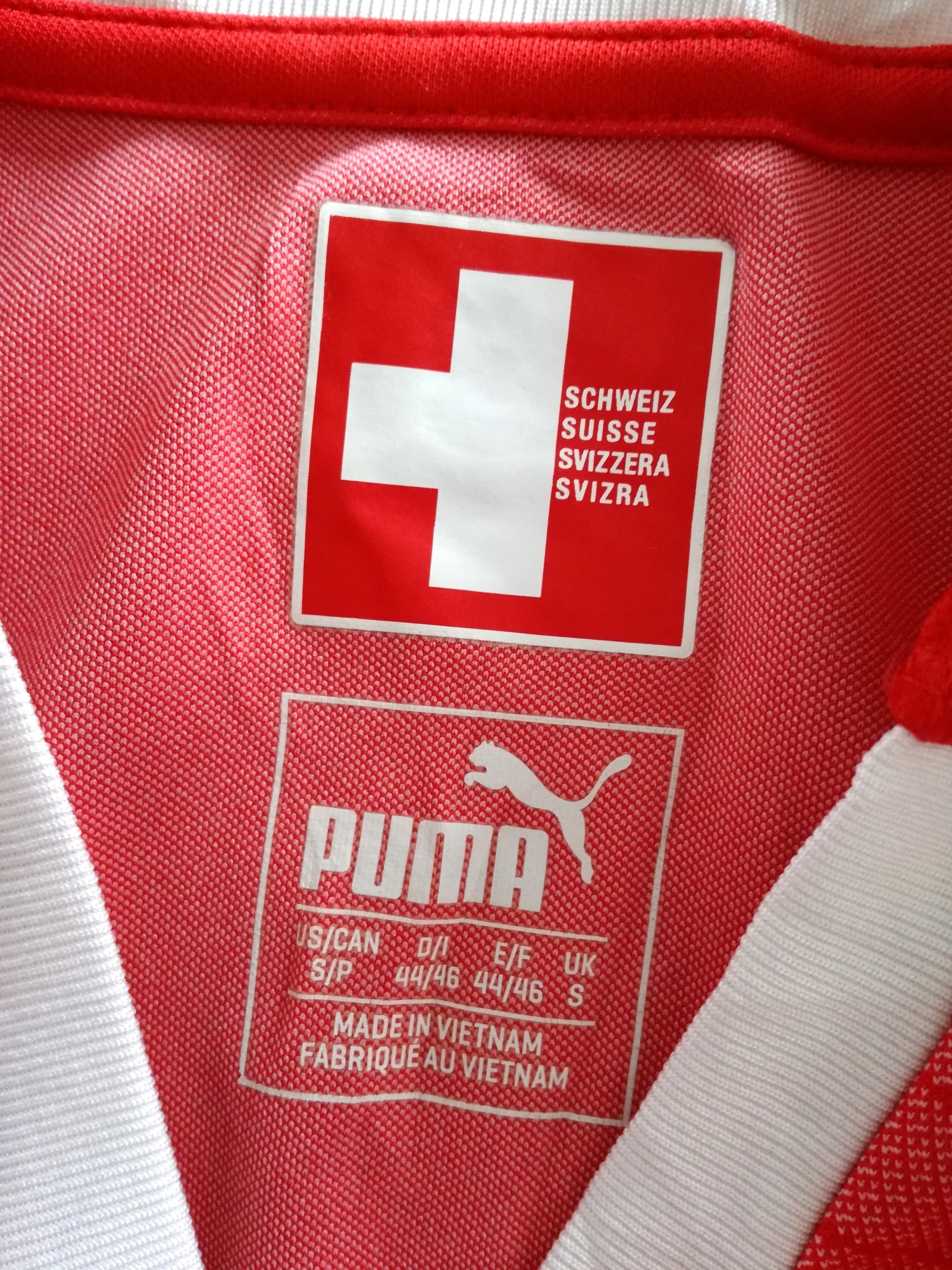 2018/19 Switzerland Home Football Shirt (S)